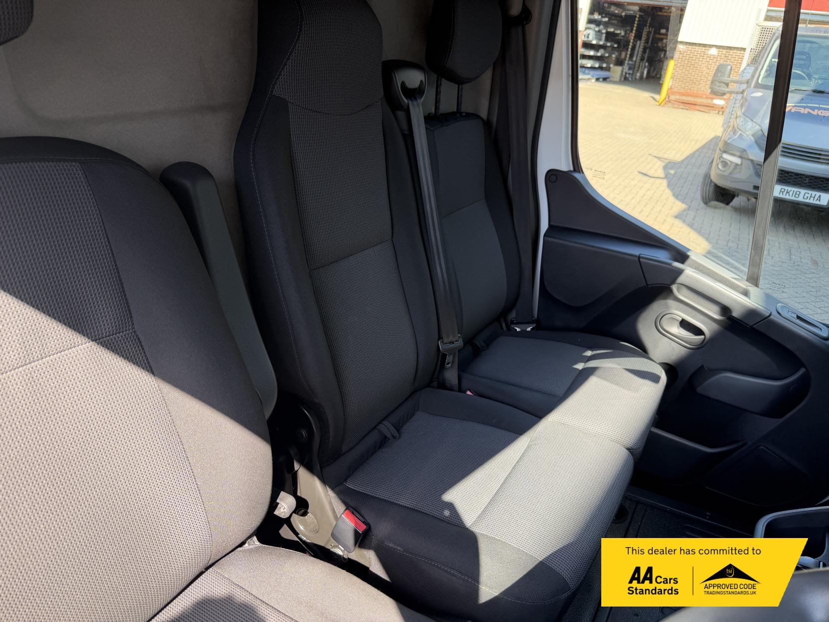 2022 Renault Master 2.3 dCi 35 Business+ Panel Van 4dr Diesel Manual FWD LWB Medium Roof Euro 6 (135 ps) - Thumbnail 13