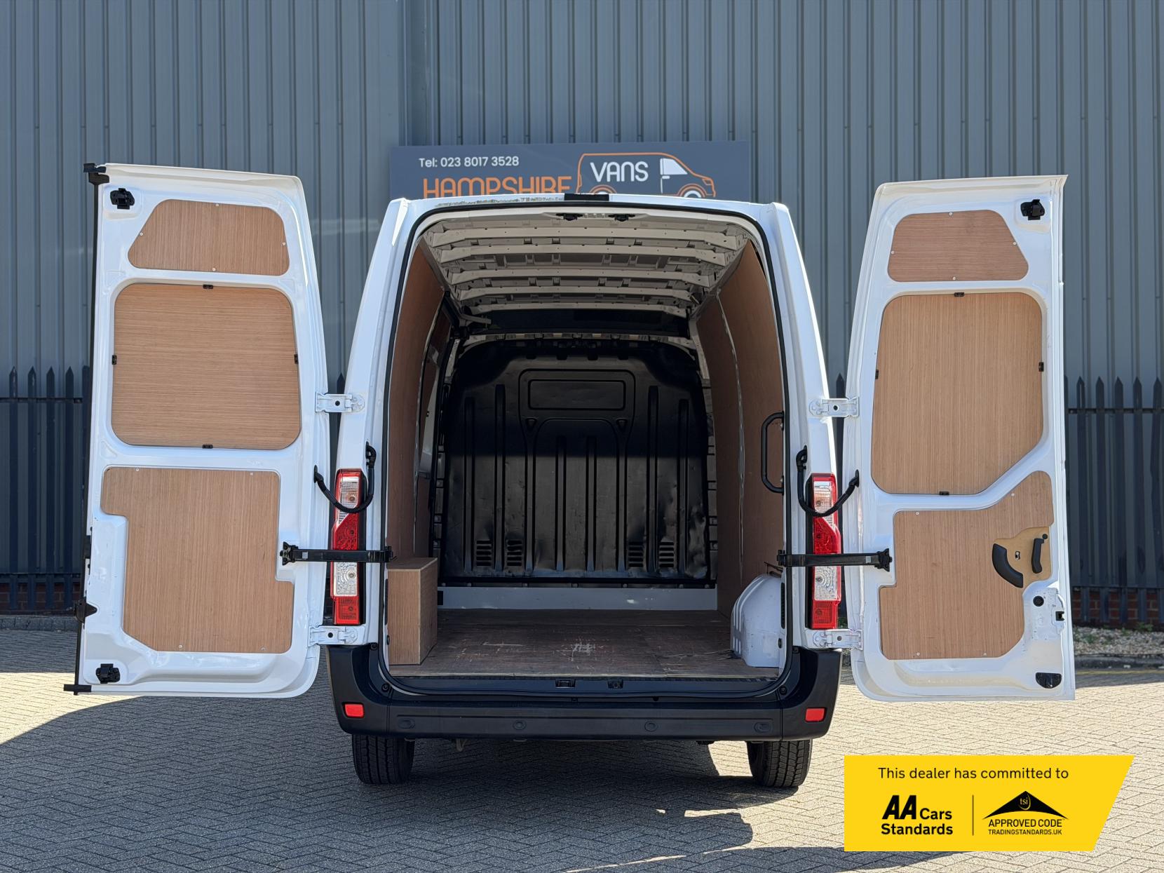 2022 Renault Master 2.3 dCi 35 Business+ Panel Van 4dr Diesel Manual FWD LWB Medium Roof Euro 6 (135 ps) - Thumbnail 18