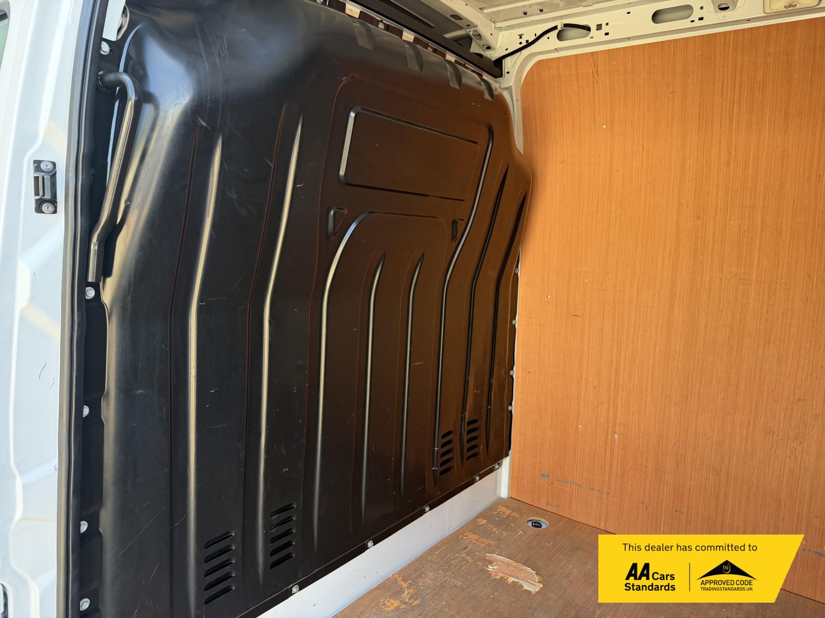 2022 Renault Master 2.3 dCi 35 Business+ Panel Van 4dr Diesel Manual FWD LWB Medium Roof Euro 6 (135 ps) - Thumbnail 22