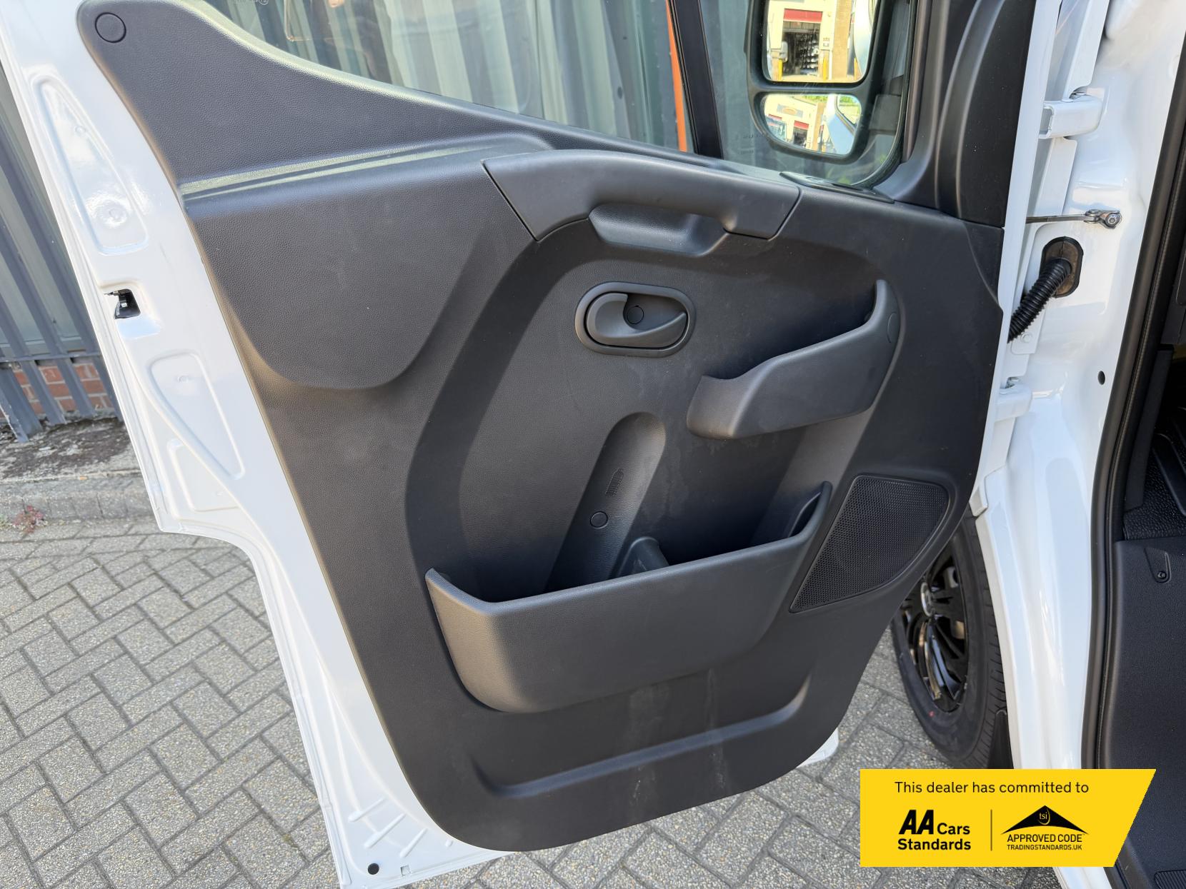 2022 Renault Master 2.3 dCi 35 Business+ Panel Van 4dr Diesel Manual FWD LWB Medium Roof Euro 6 (135 ps) - Thumbnail 24