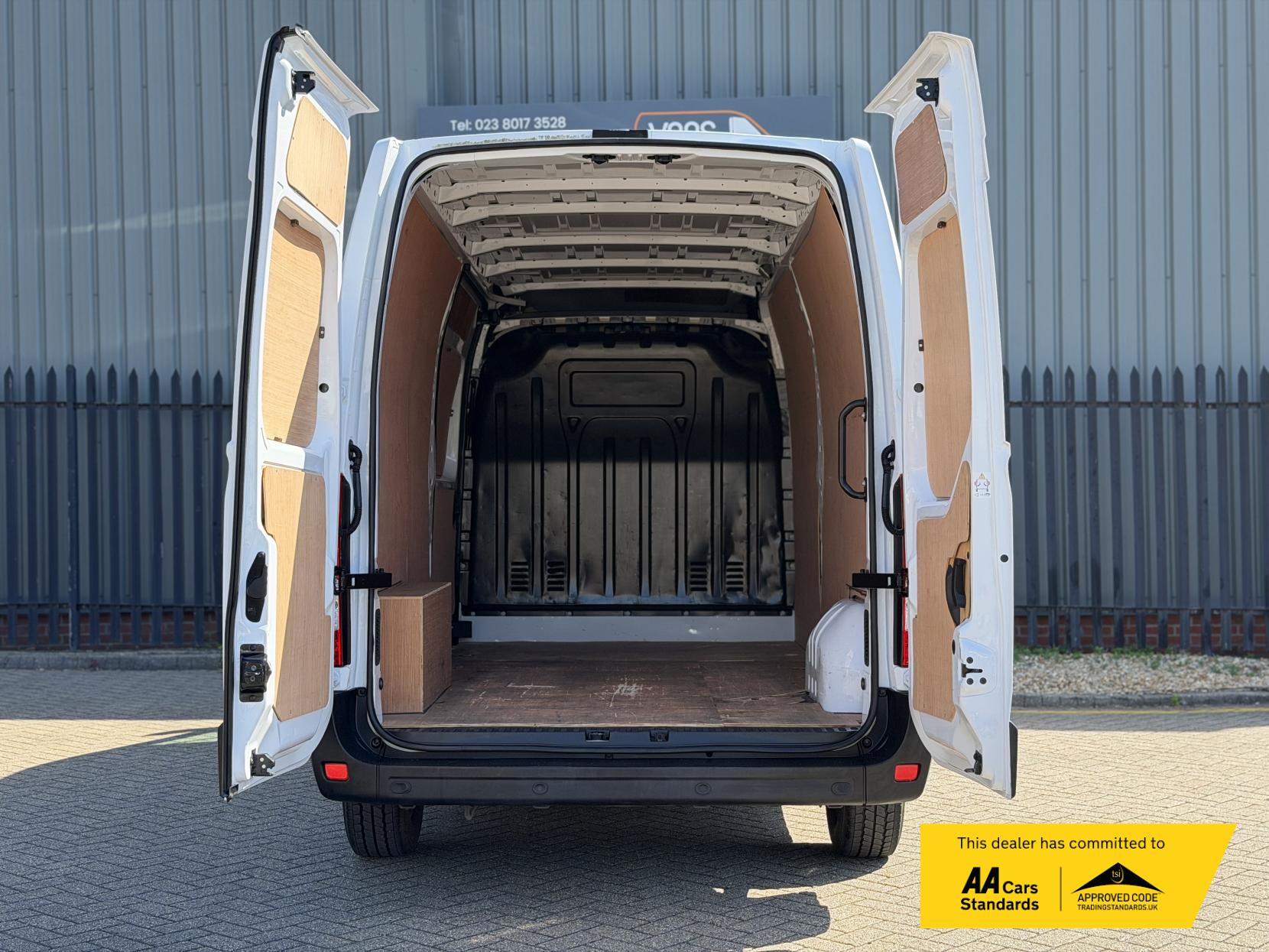 2022 Renault Master 2.3 dCi 35 Business+ Panel Van 4dr Diesel Manual FWD LWB Medium Roof Euro 6 (135 ps) - Thumbnail 17