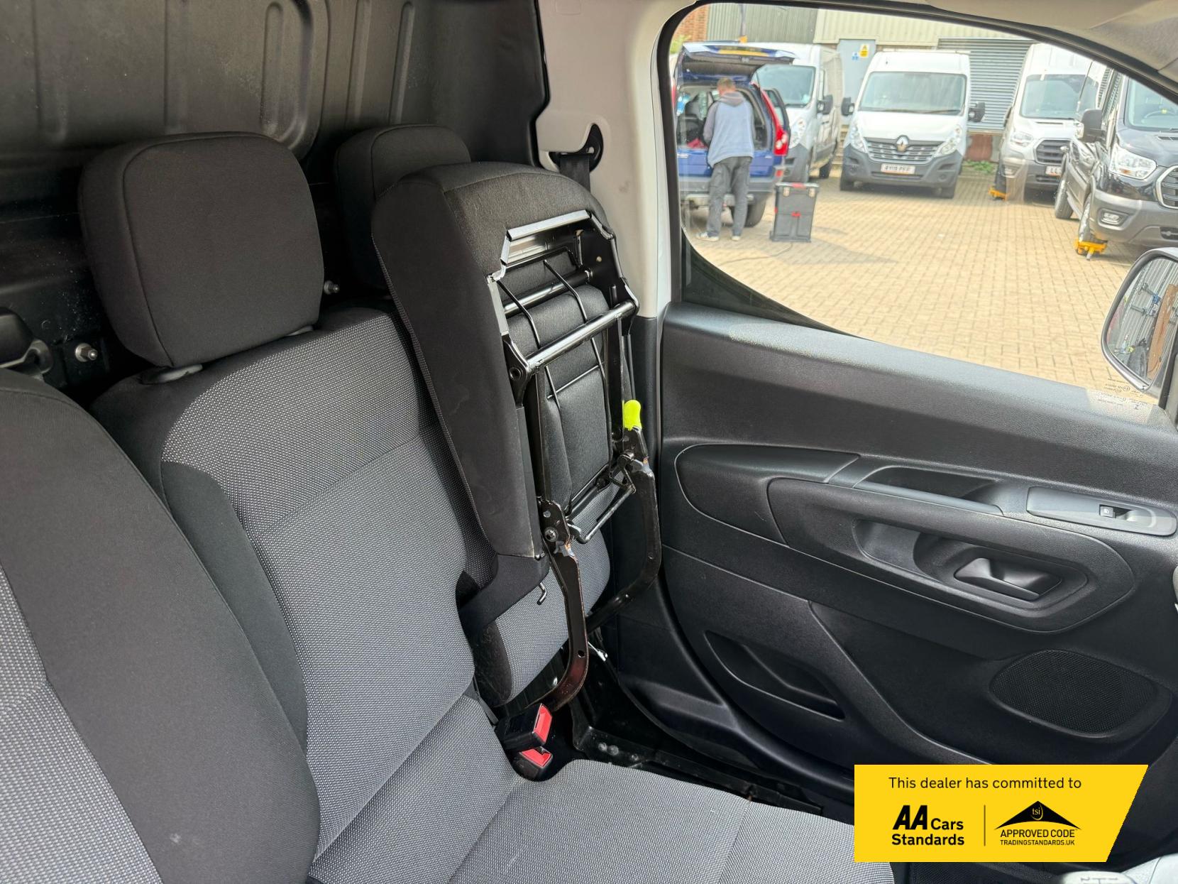 Peugeot Partner 1.5 BlueHDi 1000 Professional Standard Panel Van 5dr Diesel Manual SWB Euro 6 (100 bhp)