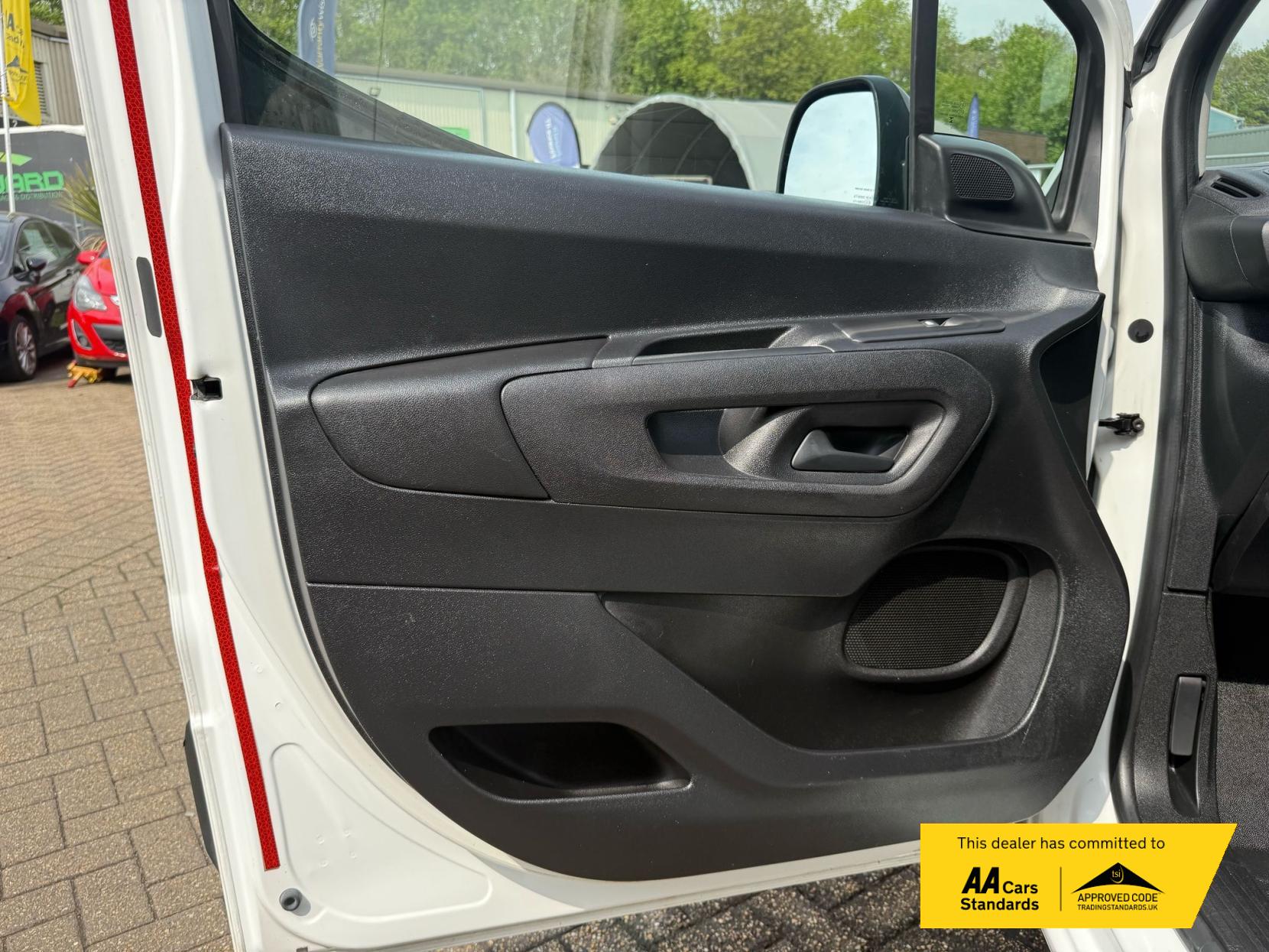 Peugeot Partner 1.5 BlueHDi 1000 Professional Standard Panel Van 5dr Diesel Manual SWB Euro 6 (100 bhp)