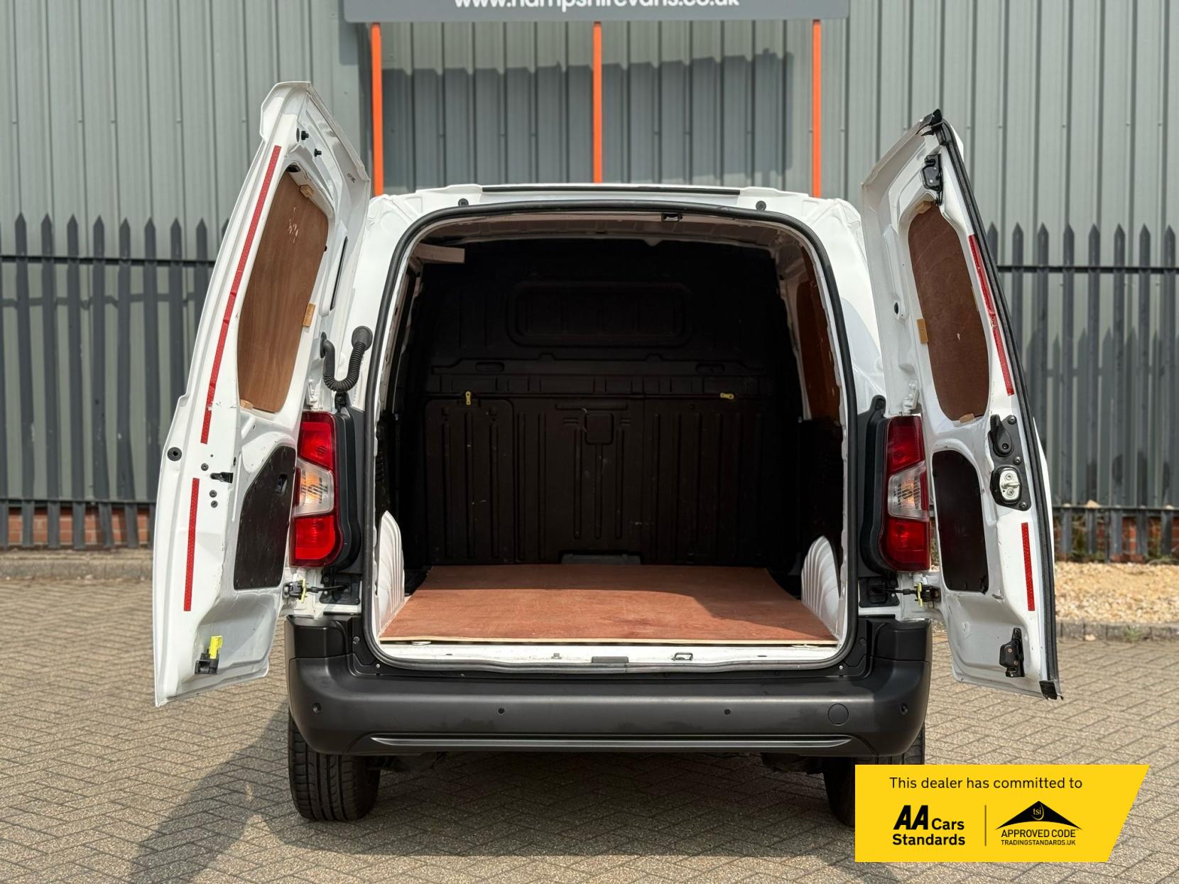 Peugeot Partner 1.5 BlueHDi 1000 Professional Standard Panel Van 5dr Diesel Manual SWB Euro 6 (100 bhp)
