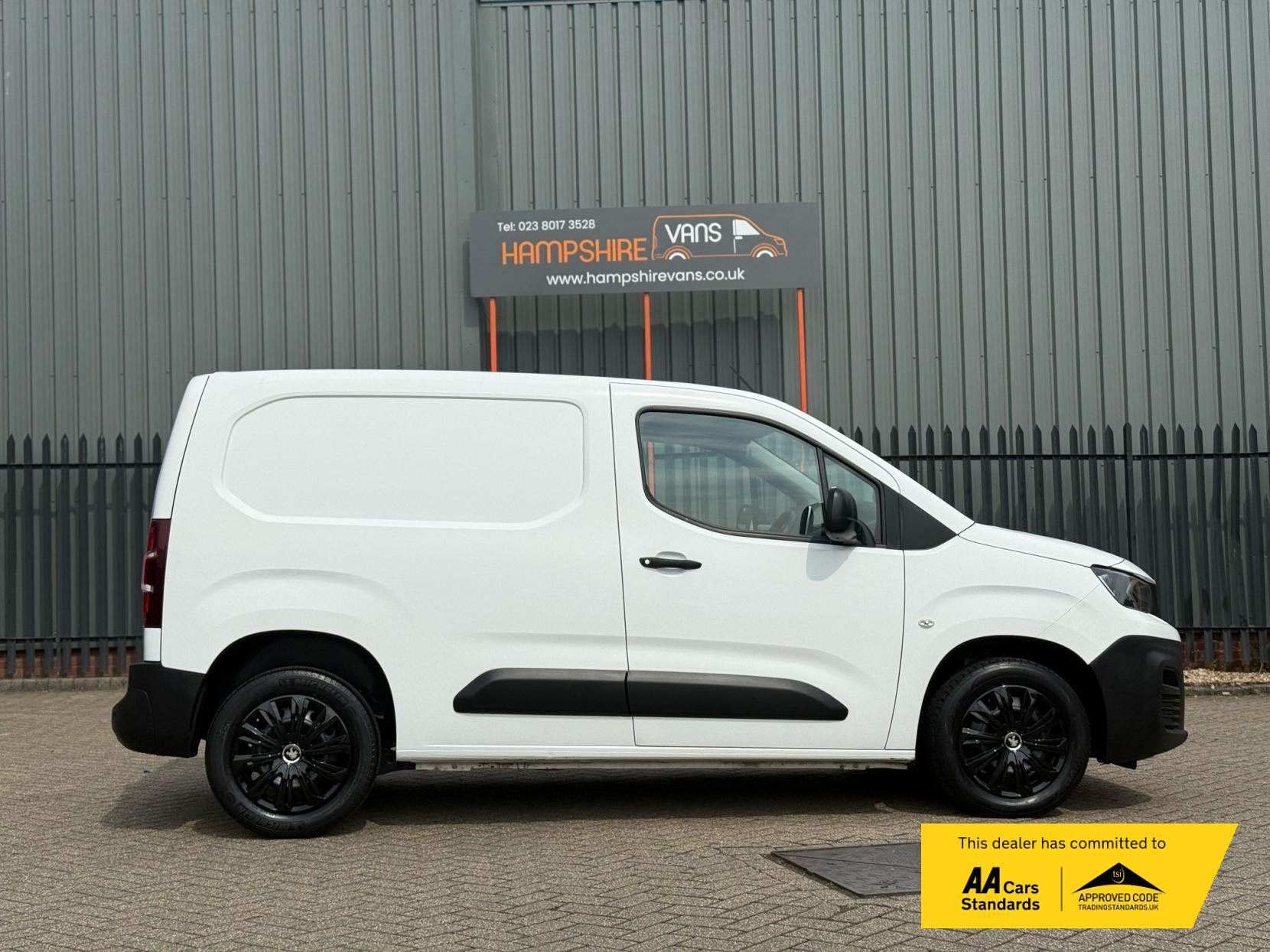 Peugeot Partner 1.5 BlueHDi 1000 Professional Standard Panel Van 5dr Diesel Manual SWB Euro 6 (100 bhp)