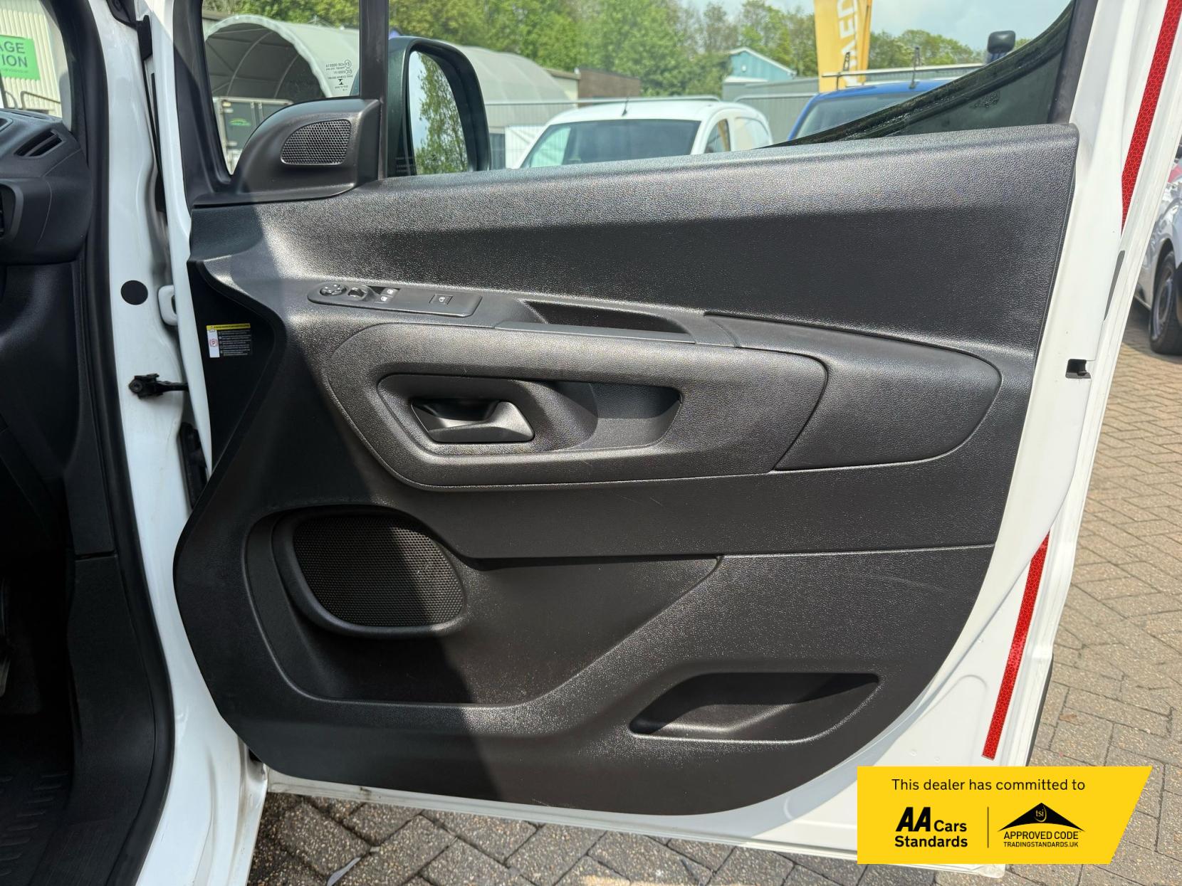 Peugeot Partner 1.5 BlueHDi 1000 Professional Standard Panel Van 5dr Diesel Manual SWB Euro 6 (100 bhp)