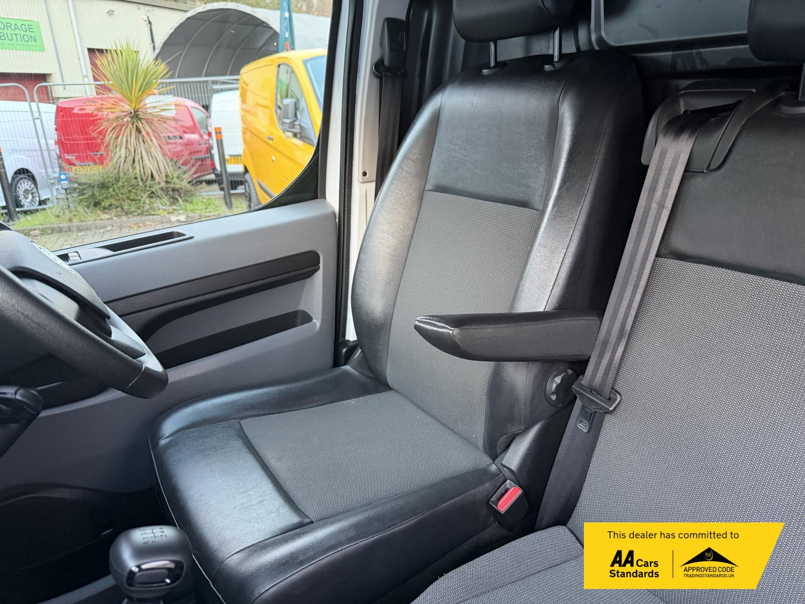 Vauxhall Vivaro 2.0 Turbo D 3100 Dynamic Panel Van 6dr Diesel Manual L2 H1 Euro 6 (s/s) (120 ps)