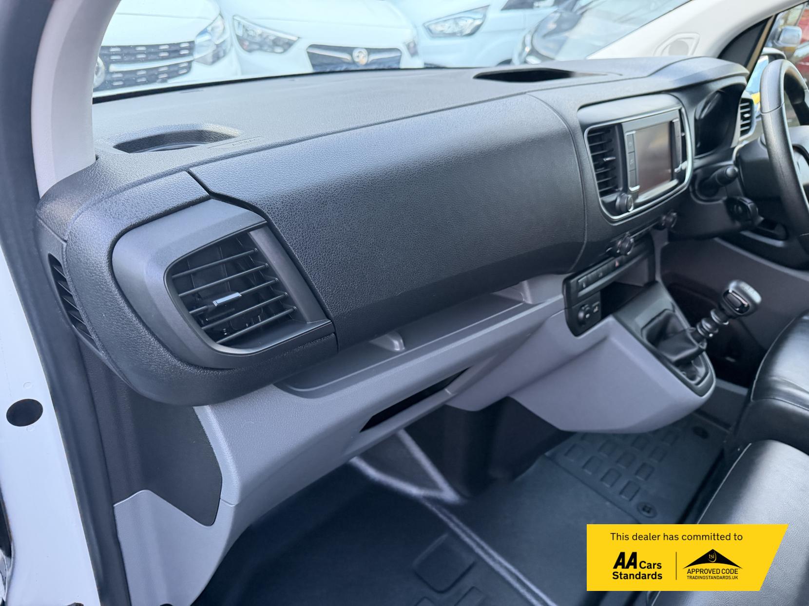 Vauxhall Vivaro 2.0 Turbo D 3100 Dynamic Panel Van 6dr Diesel Manual L2 H1 Euro 6 (s/s) (120 ps)