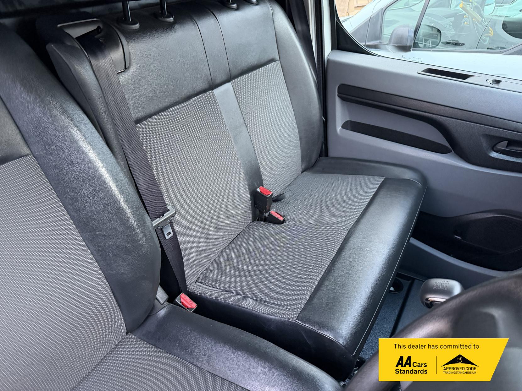 Vauxhall Vivaro 2.0 Turbo D 3100 Dynamic Panel Van 6dr Diesel Manual L2 H1 Euro 6 (s/s) (120 ps)