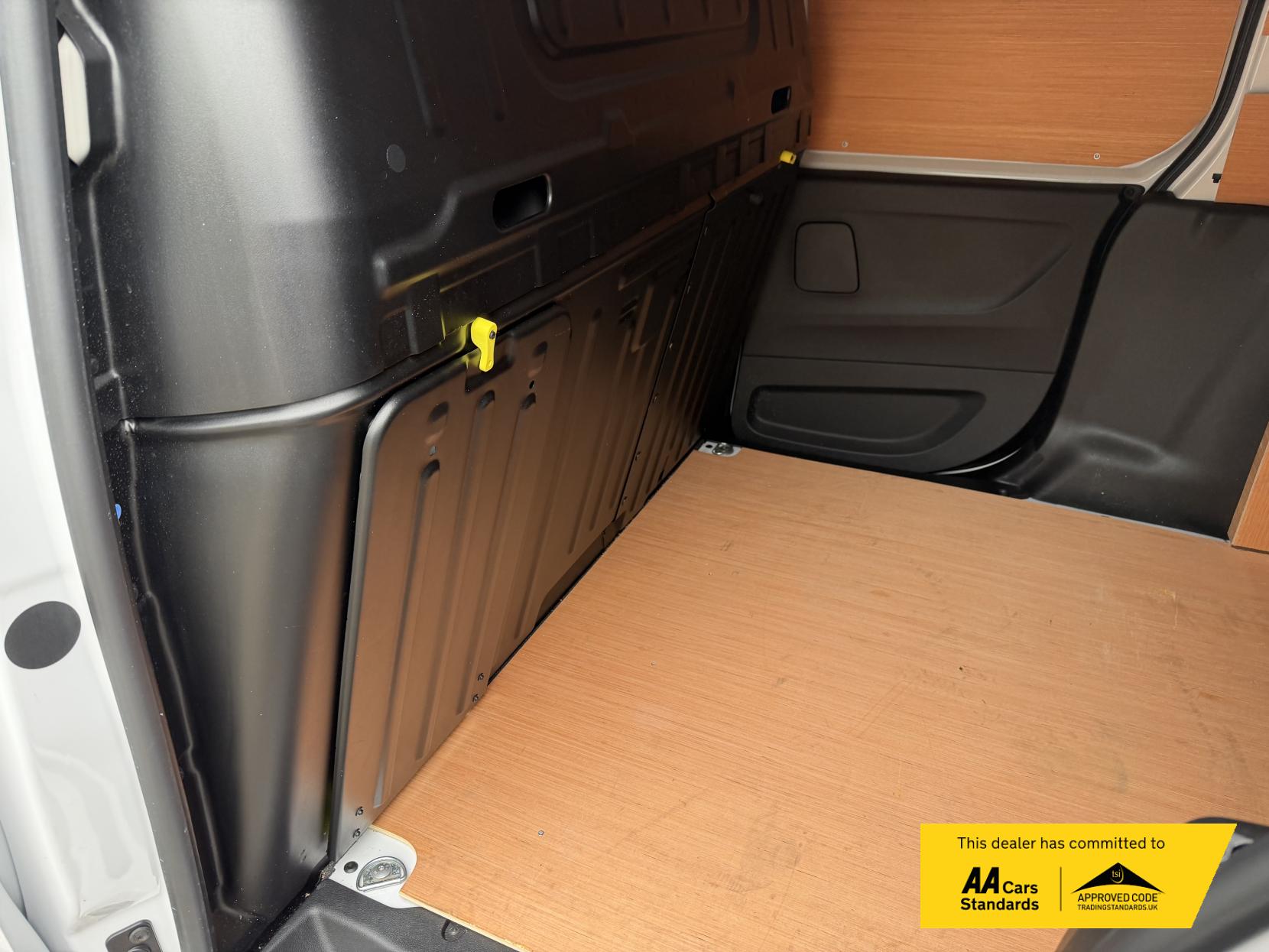 2024 Peugeot Partner 1.5 BlueHDi 950 Professional Long Panel Van 6dr Diesel Manual LWB Euro 6 (s/s) (100 ps) - Thumbnail 24