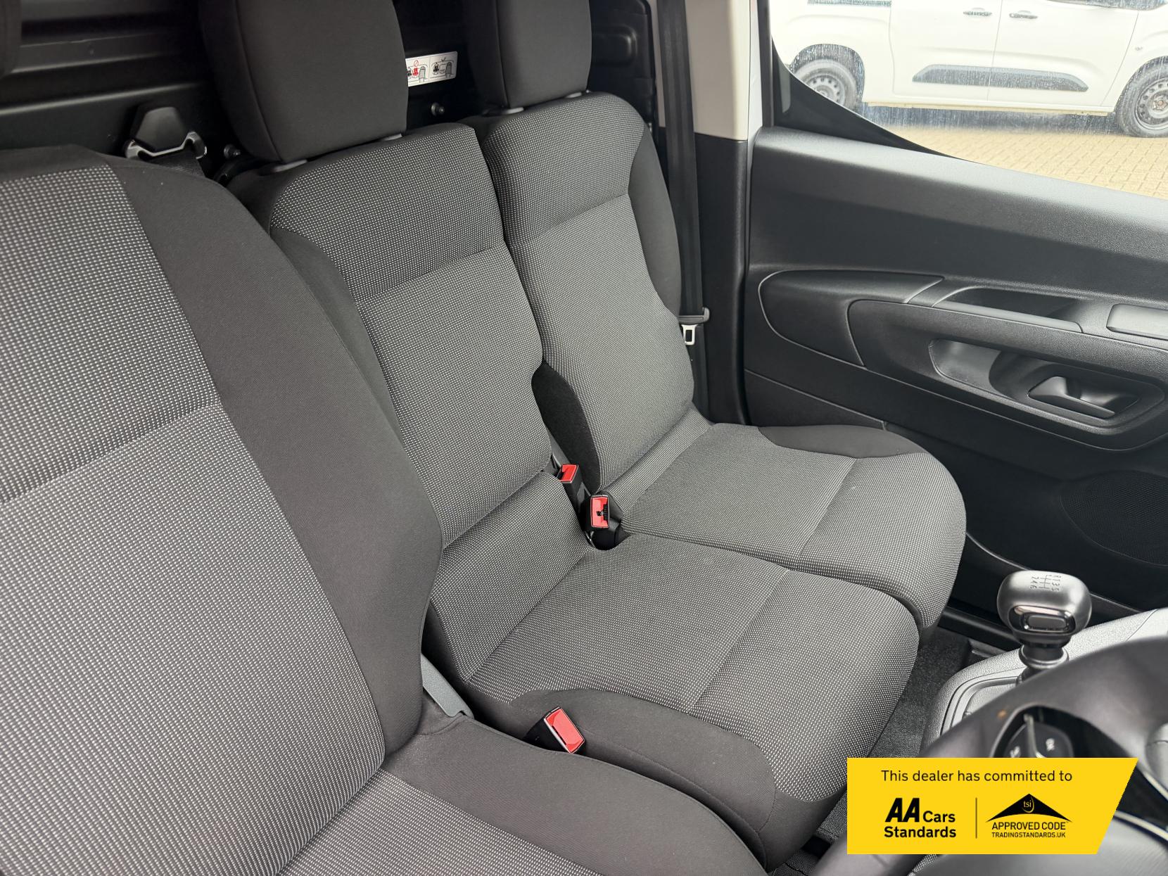2024 Peugeot Partner 1.5 BlueHDi 950 Professional Long Panel Van 6dr Diesel Manual LWB Euro 6 (s/s) (100 ps) - Thumbnail 11