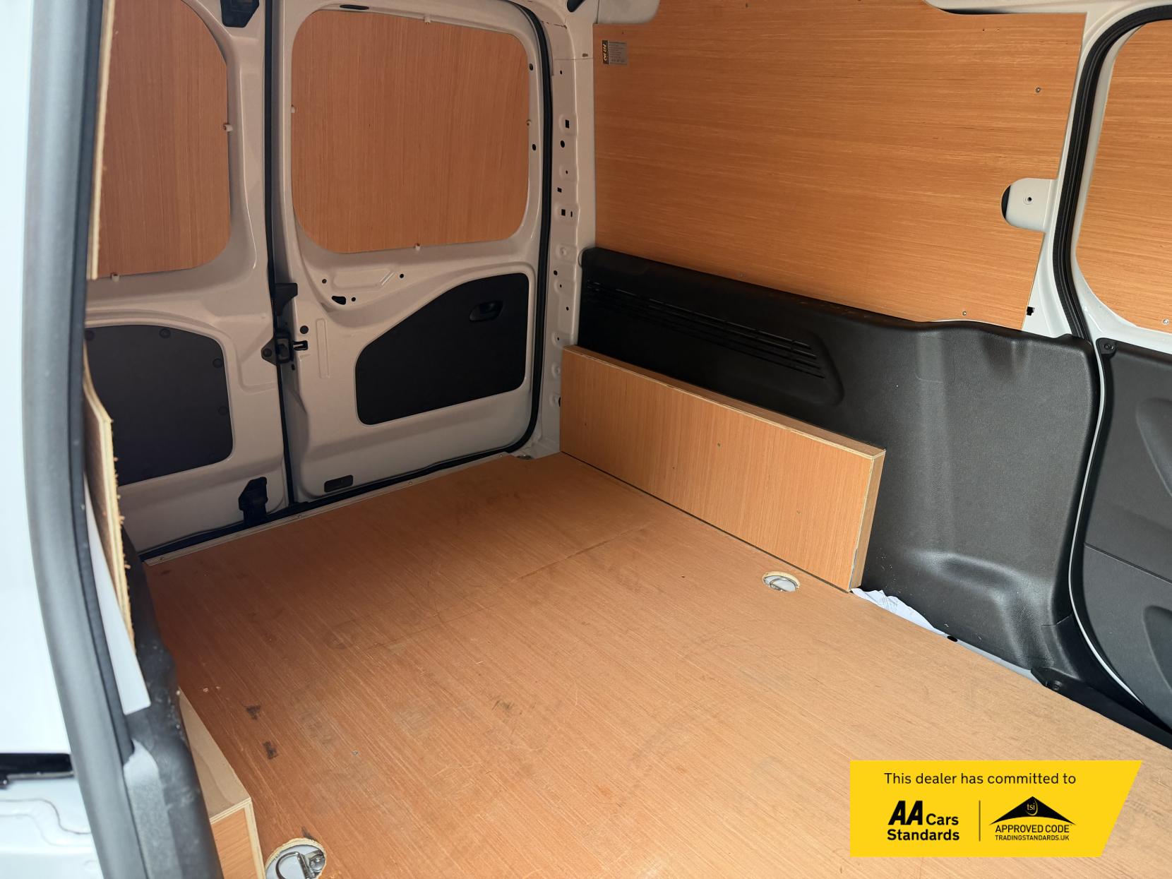 2024 Peugeot Partner 1.5 BlueHDi 950 Professional Long Panel Van 6dr Diesel Manual LWB Euro 6 (s/s) (100 ps) - Thumbnail 27