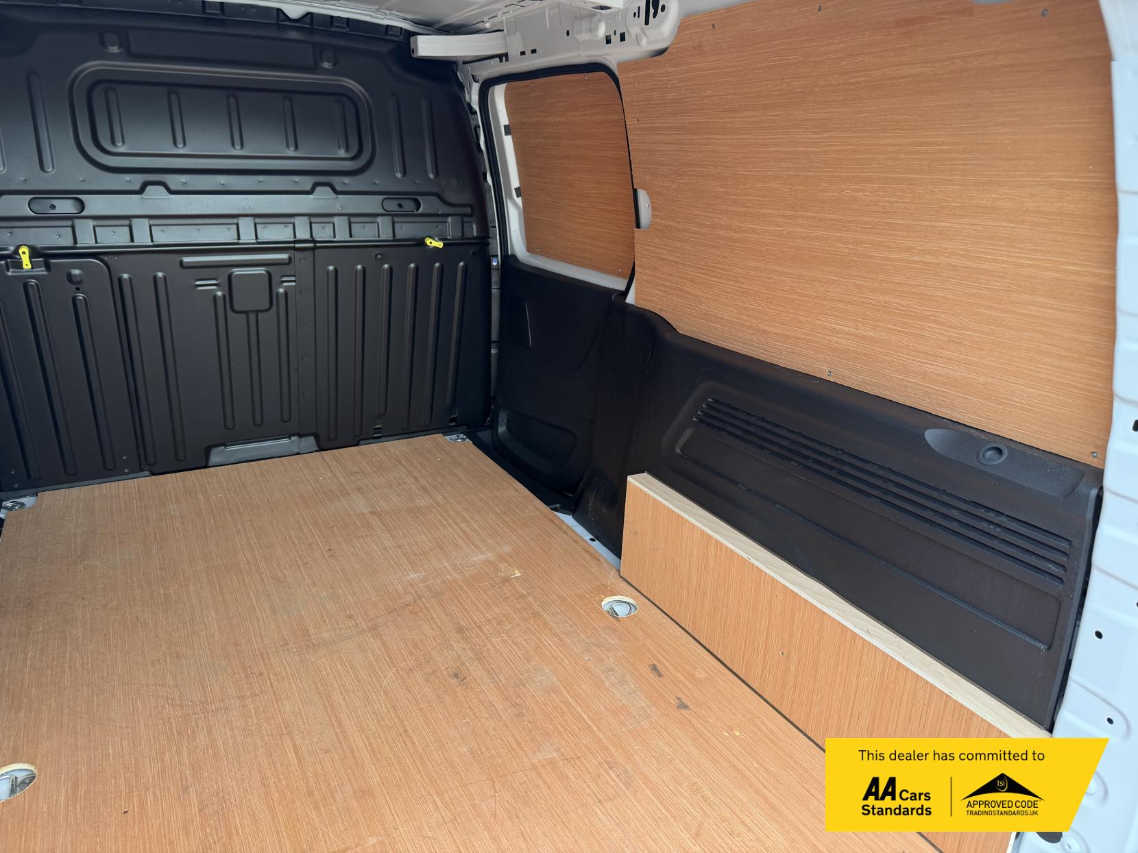 2024 Peugeot Partner 1.5 BlueHDi 950 Professional Long Panel Van 6dr Diesel Manual LWB Euro 6 (s/s) (100 ps) - Thumbnail 23