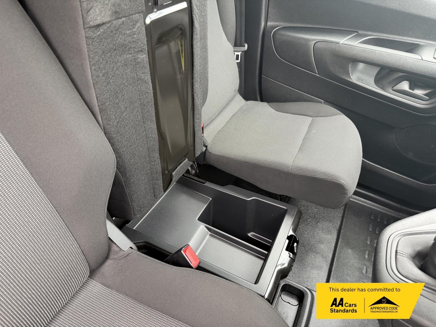 2024 Peugeot Partner 1.5 BlueHDi 950 Professional Long Panel Van 6dr Diesel Manual LWB Euro 6 (s/s) (100 ps) - Thumbnail 14