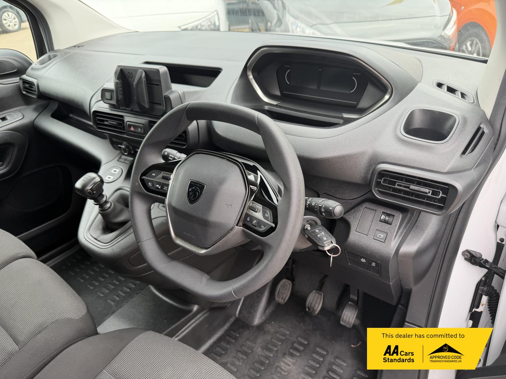 2024 Peugeot Partner 1.5 BlueHDi 950 Professional Long Panel Van 6dr Diesel Manual LWB Euro 6 (s/s) (100 ps) - Thumbnail 43