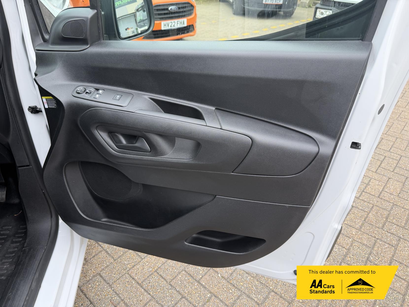 2024 Peugeot Partner 1.5 BlueHDi 950 Professional Long Panel Van 6dr Diesel Manual LWB Euro 6 (s/s) (100 ps) - Thumbnail 45