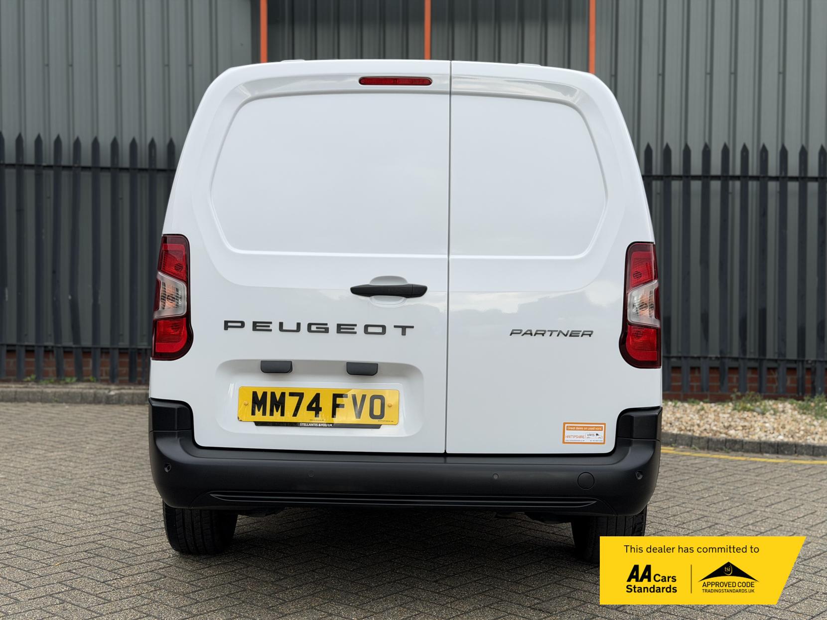 2024 Peugeot Partner 1.5 BlueHDi 950 Professional Long Panel Van 6dr Diesel Manual LWB Euro 6 (s/s) (100 ps) - Thumbnail 17
