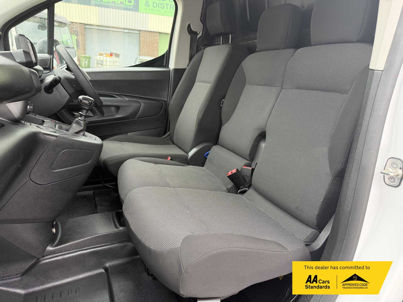 2024 Peugeot Partner 1.5 BlueHDi 950 Professional Long Panel Van 6dr Diesel Manual LWB Euro 6 (s/s) (100 ps) - Thumbnail 12
