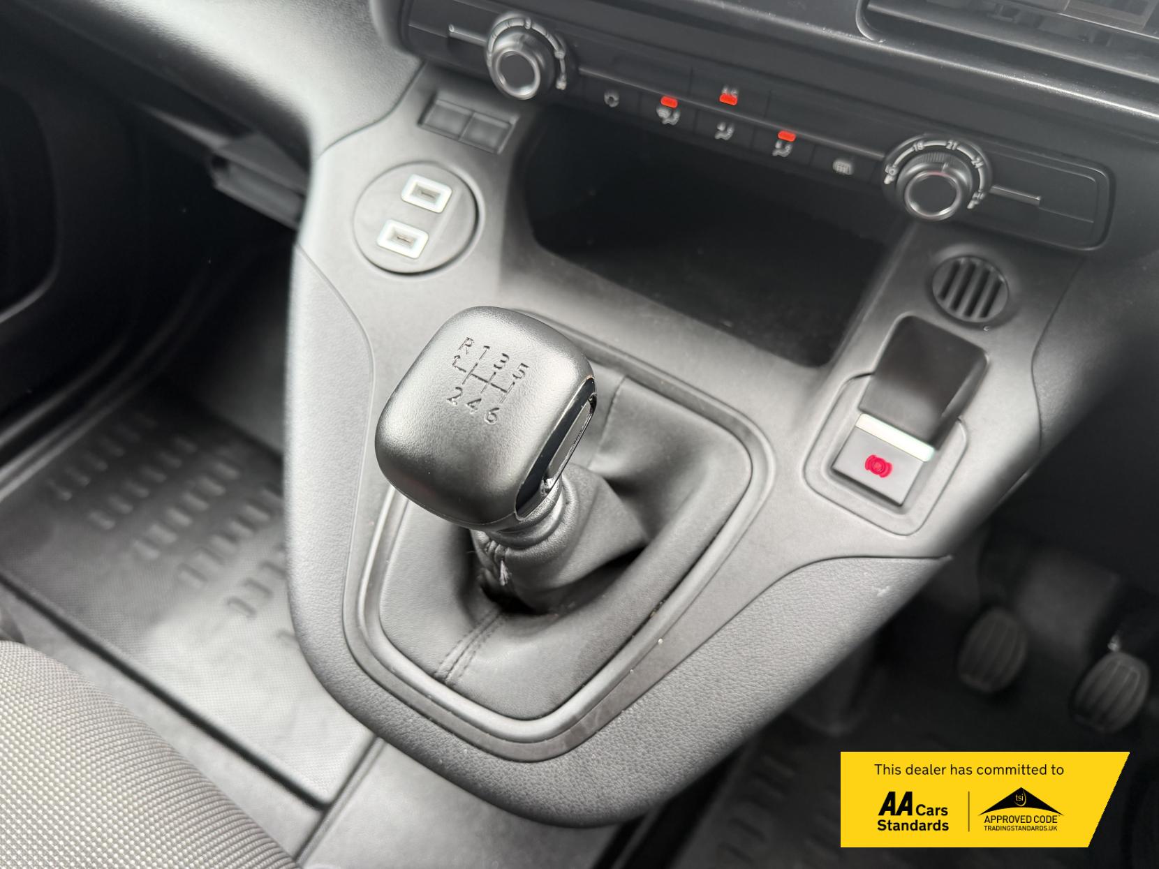 2024 Peugeot Partner 1.5 BlueHDi 950 Professional Long Panel Van 6dr Diesel Manual LWB Euro 6 (s/s) (100 ps) - Thumbnail 32