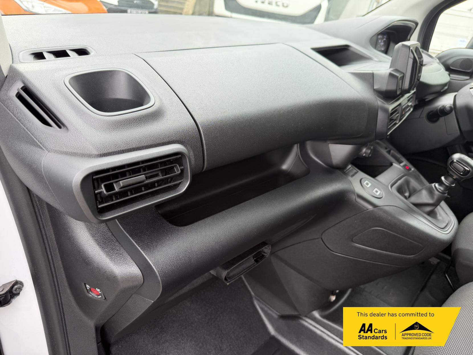 2024 Peugeot Partner 1.5 BlueHDi 950 Professional Long Panel Van 6dr Diesel Manual LWB Euro 6 (s/s) (100 ps) - Thumbnail 30