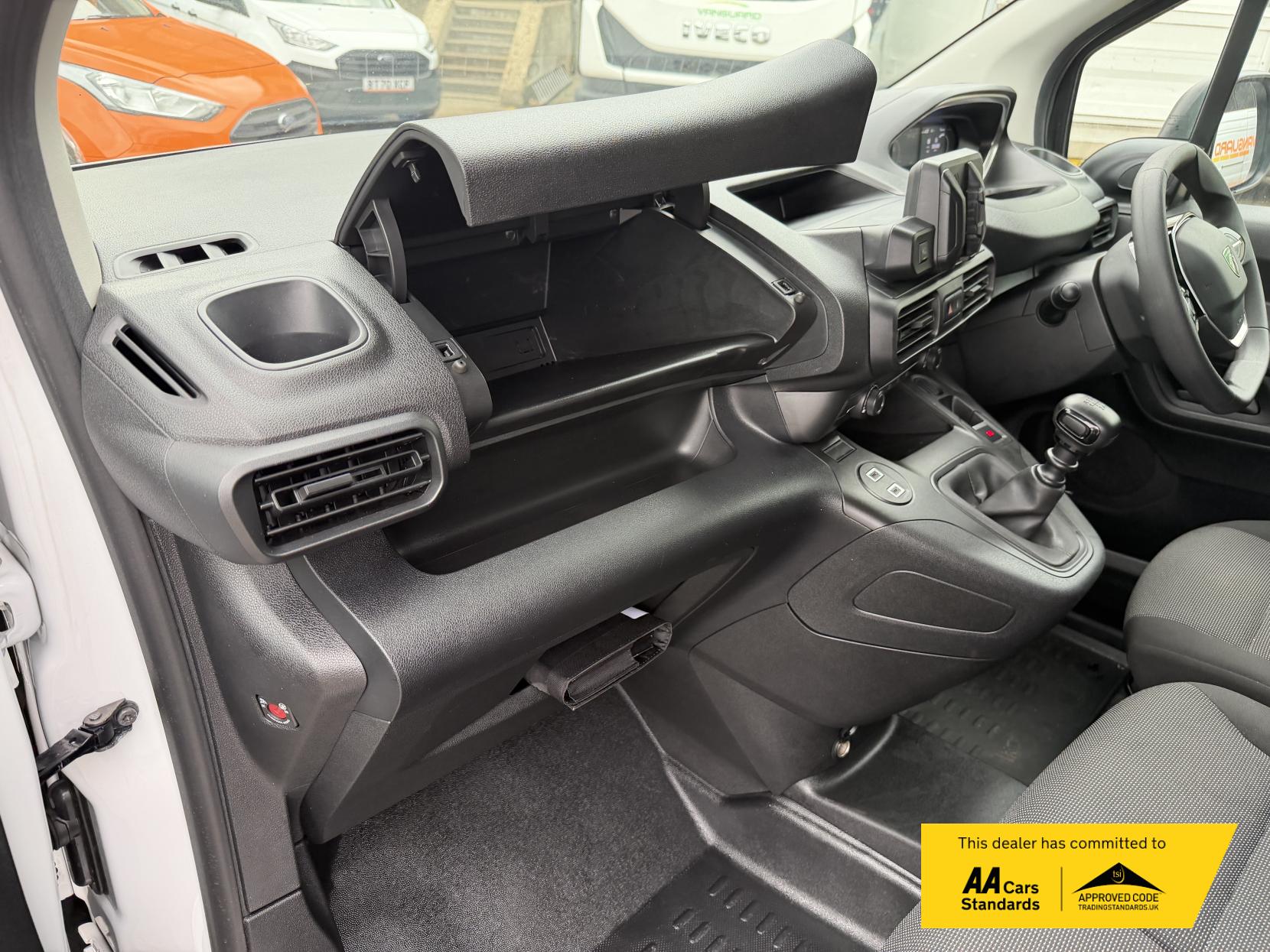 2024 Peugeot Partner 1.5 BlueHDi 950 Professional Long Panel Van 6dr Diesel Manual LWB Euro 6 (s/s) (100 ps) - Thumbnail 31