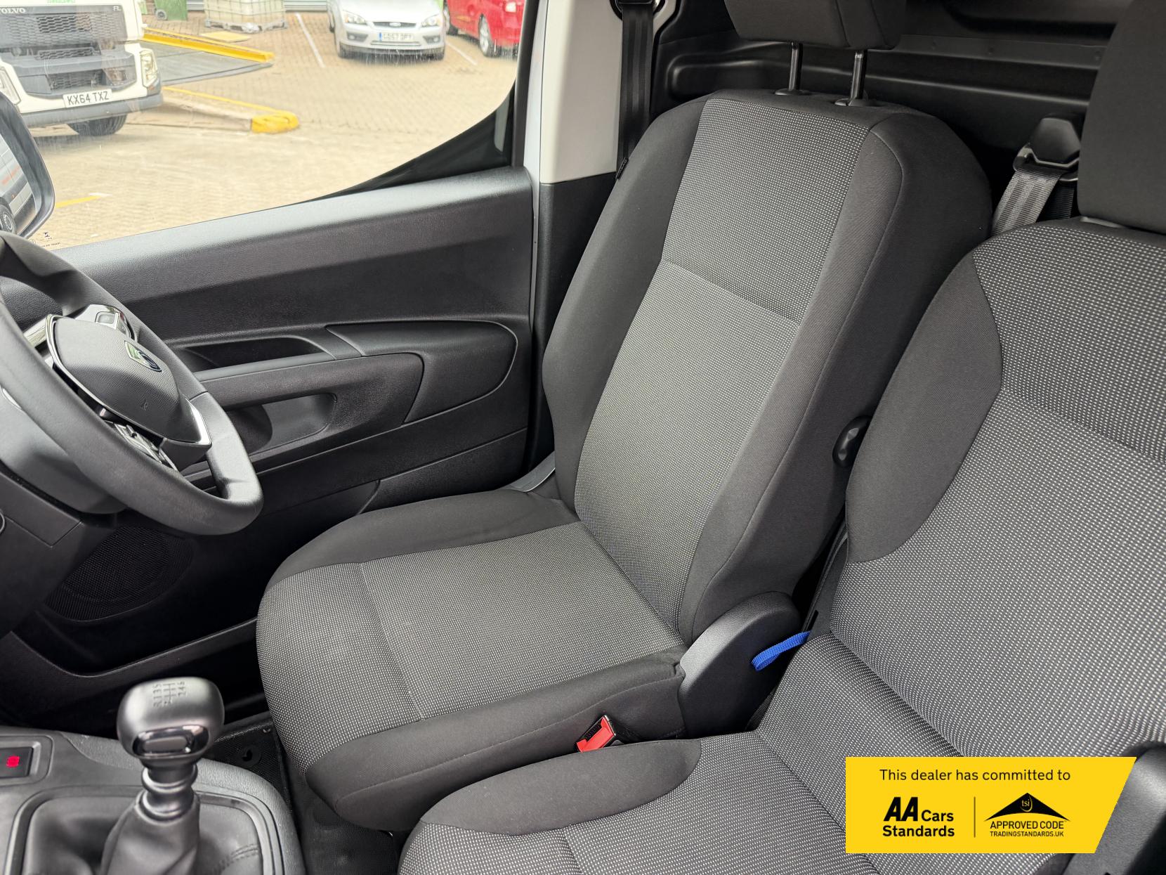 2024 Peugeot Partner 1.5 BlueHDi 950 Professional Long Panel Van 6dr Diesel Manual LWB Euro 6 (s/s) (100 ps) - Thumbnail 9