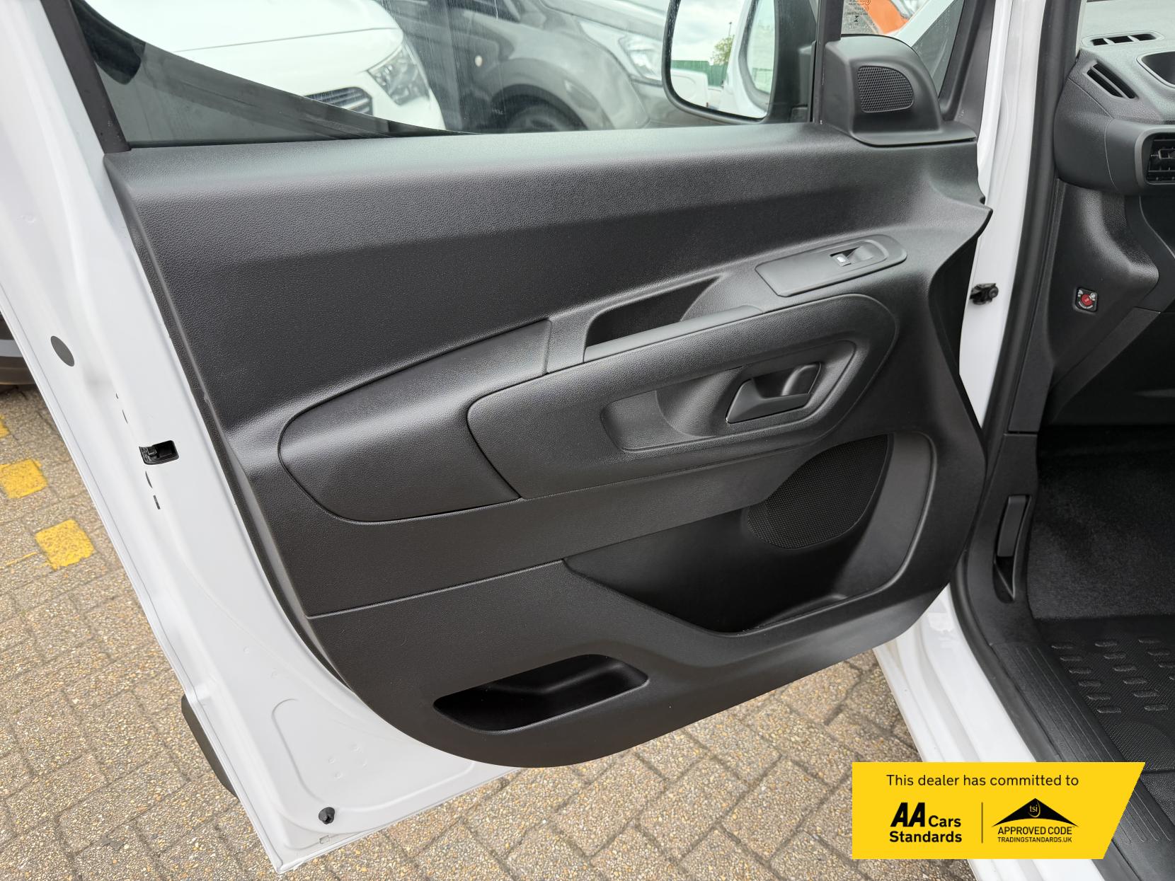 2024 Peugeot Partner 1.5 BlueHDi 950 Professional Long Panel Van 6dr Diesel Manual LWB Euro 6 (s/s) (100 ps) - Thumbnail 28