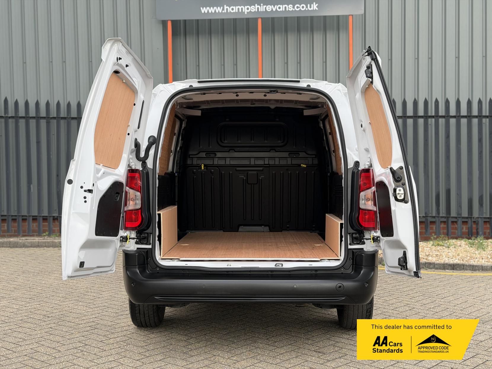 2024 Peugeot Partner 1.5 BlueHDi 950 Professional Long Panel Van 6dr Diesel Manual LWB Euro 6 (s/s) (100 ps) - Thumbnail 18