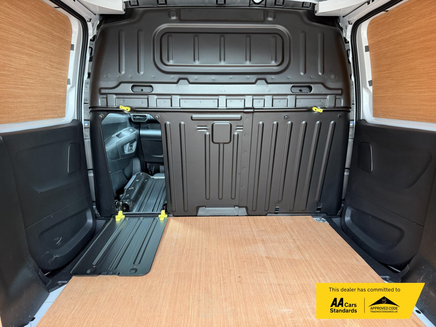 2024 Peugeot Partner 1.5 BlueHDi 950 Professional Long Panel Van 6dr Diesel Manual LWB Euro 6 (s/s) (100 ps) - Thumbnail 22