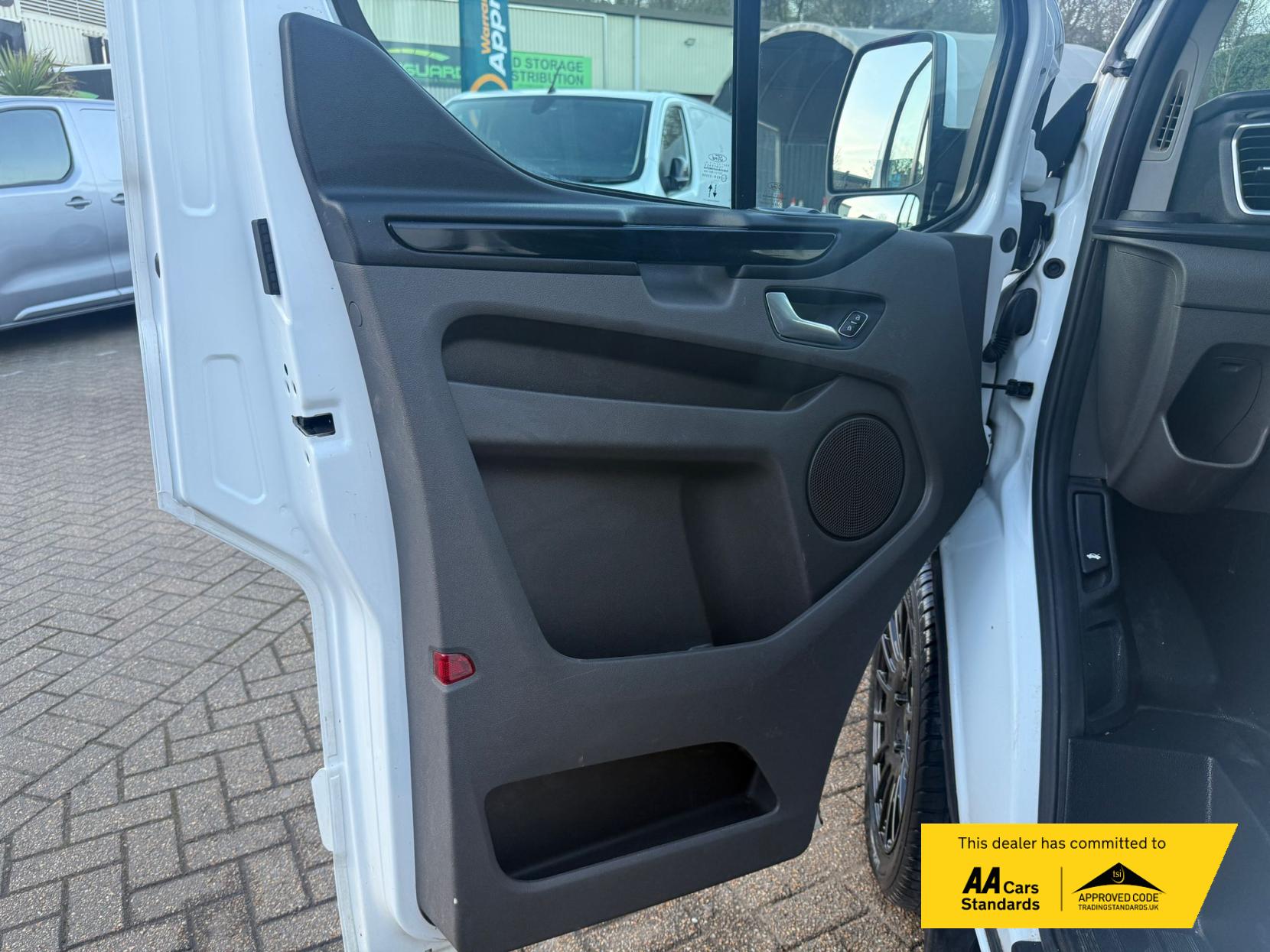 Ford Transit Custom 2.0 300 EcoBlue Limited Panel Van 5dr Diesel Manual L2 H1 Euro 6 (s/s) (130 ps)