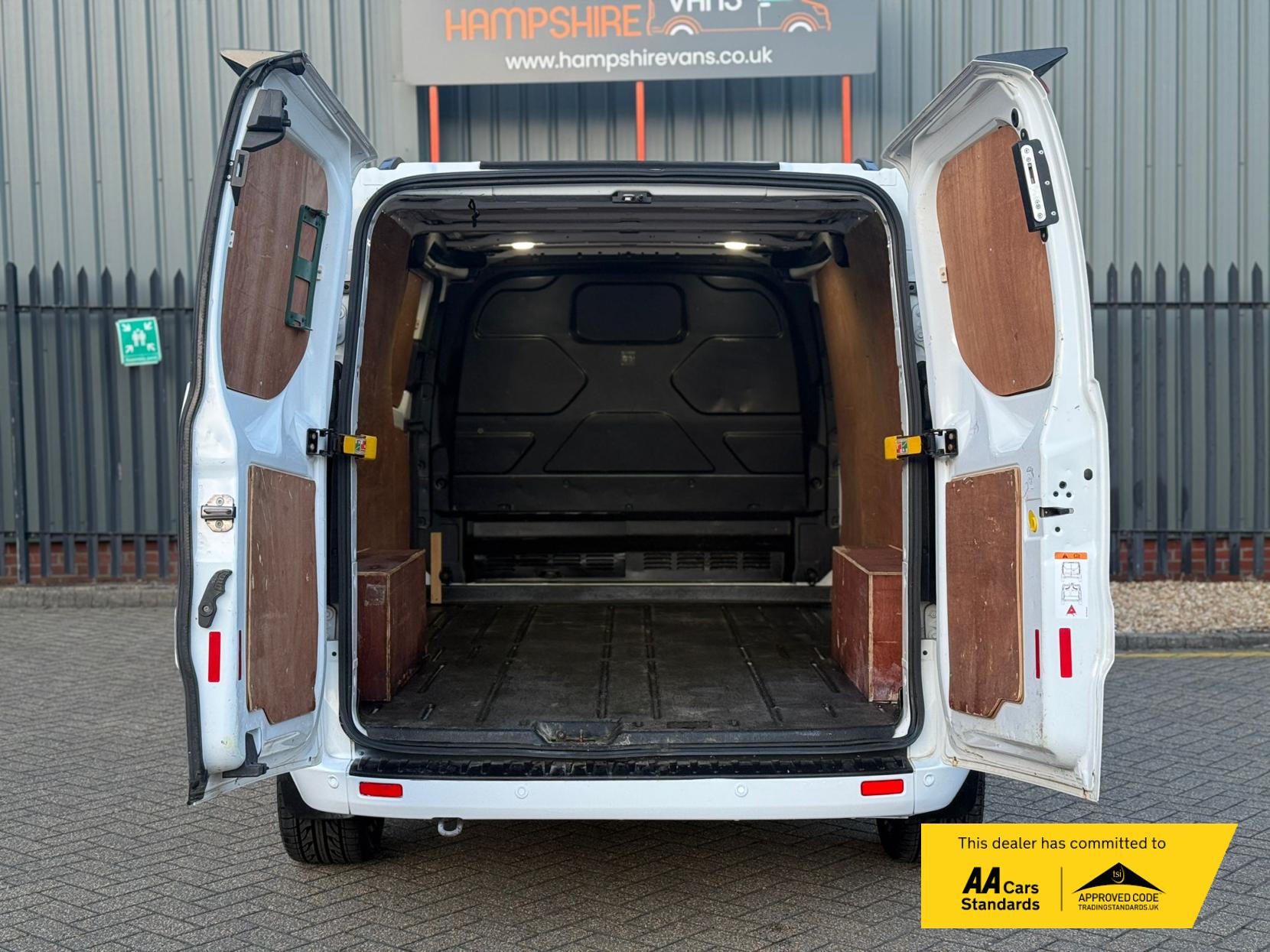 Ford Transit Custom 2.0 300 EcoBlue Limited Panel Van 5dr Diesel Manual L2 H1 Euro 6 (s/s) (130 ps)