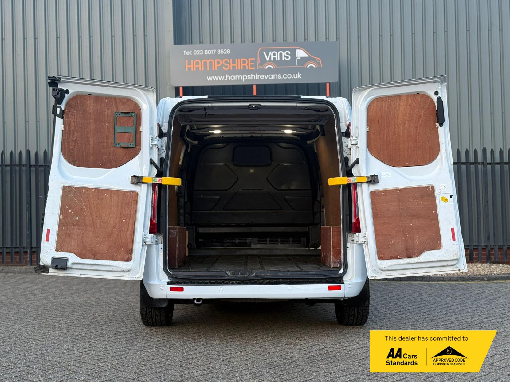 Ford Transit Custom 2.0 300 EcoBlue Limited Panel Van 5dr Diesel Manual L2 H1 Euro 6 (s/s) (130 ps)