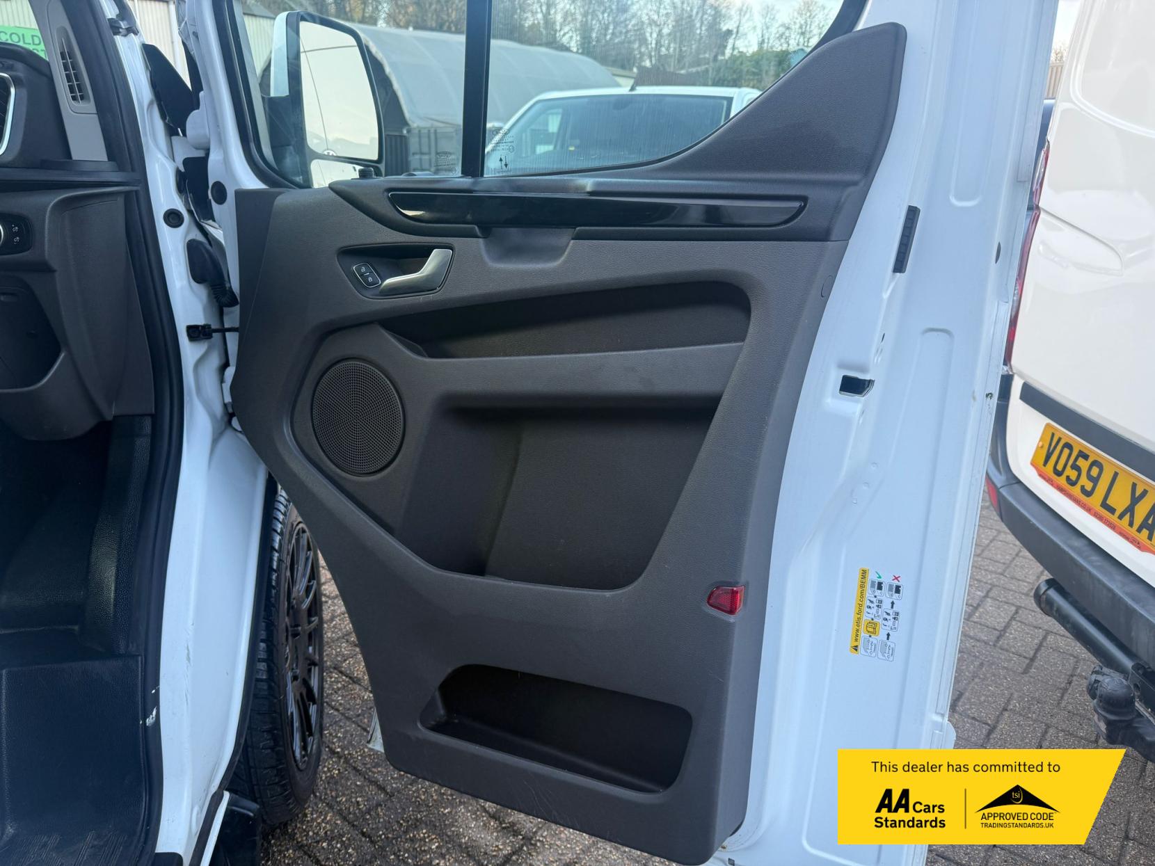 Ford Transit Custom 2.0 300 EcoBlue Limited Panel Van 5dr Diesel Manual L2 H1 Euro 6 (s/s) (130 ps)