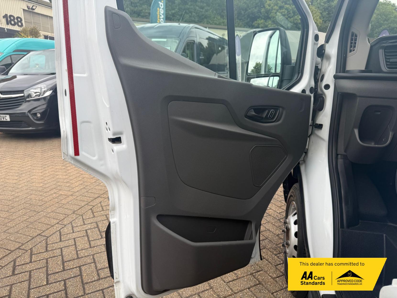 Ford Transit 2.0 350 EcoBlue HD Leader Chassis Cab 2dr Diesel Manual RWD L2 Euro 6 (s/s) (130 ps)