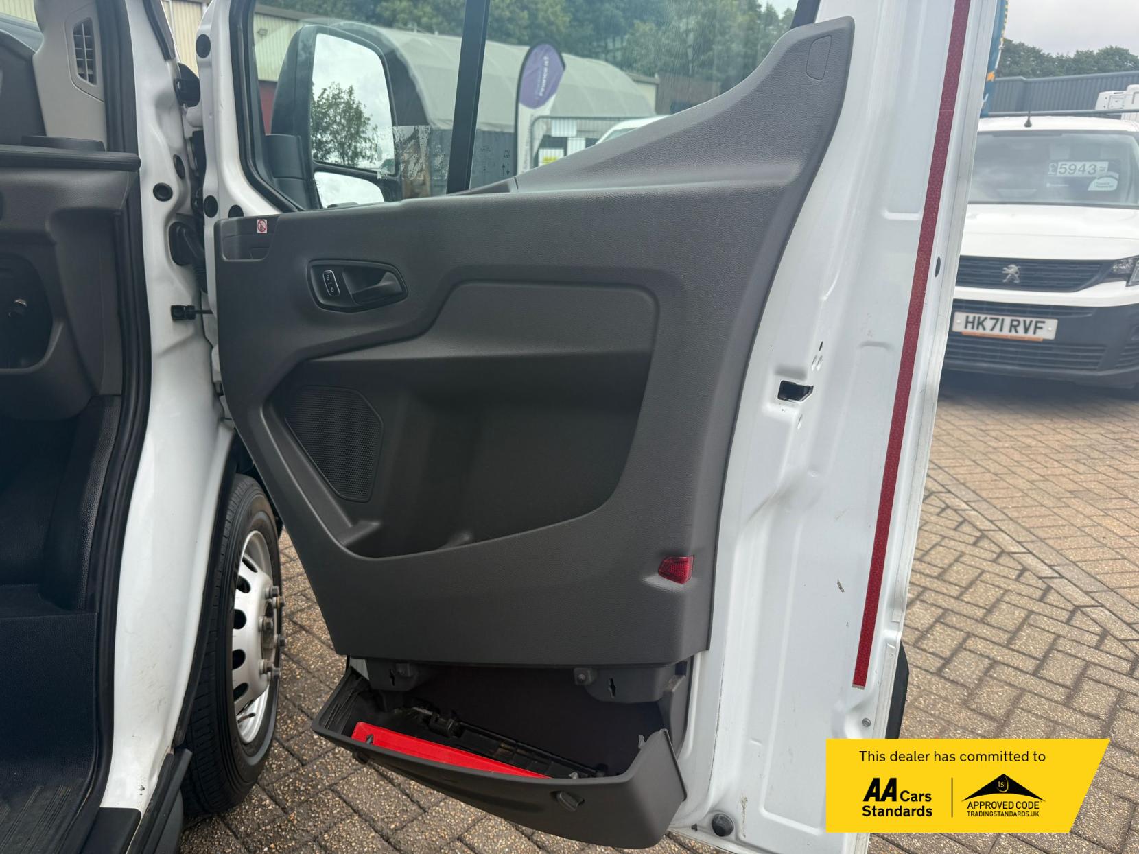 Ford Transit 2.0 350 EcoBlue HD Leader Chassis Cab 2dr Diesel Manual RWD L2 Euro 6 (s/s) (130 ps)