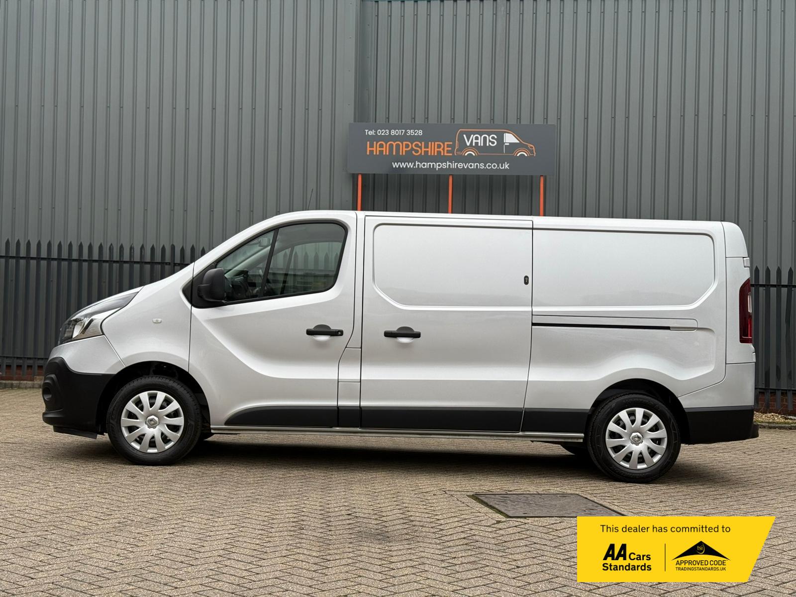 Renault Trafic 2.0 dCi ENERGY 30 Business+ Panel Van 5dr Diesel Manual LWB Standard Roof Euro 6 (s/s) (120 ps)