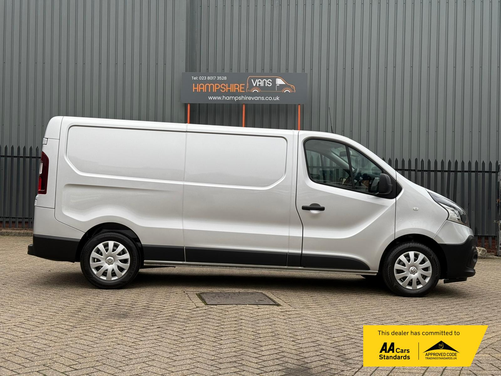 Renault Trafic 2.0 dCi ENERGY 30 Business+ Panel Van 5dr Diesel Manual LWB Standard Roof Euro 6 (s/s) (120 ps)