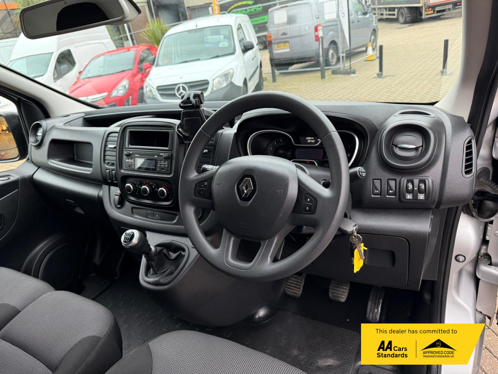 Renault Trafic 2.0 dCi ENERGY 30 Business+ Panel Van 5dr Diesel Manual LWB Standard Roof Euro 6 (s/s) (120 ps)