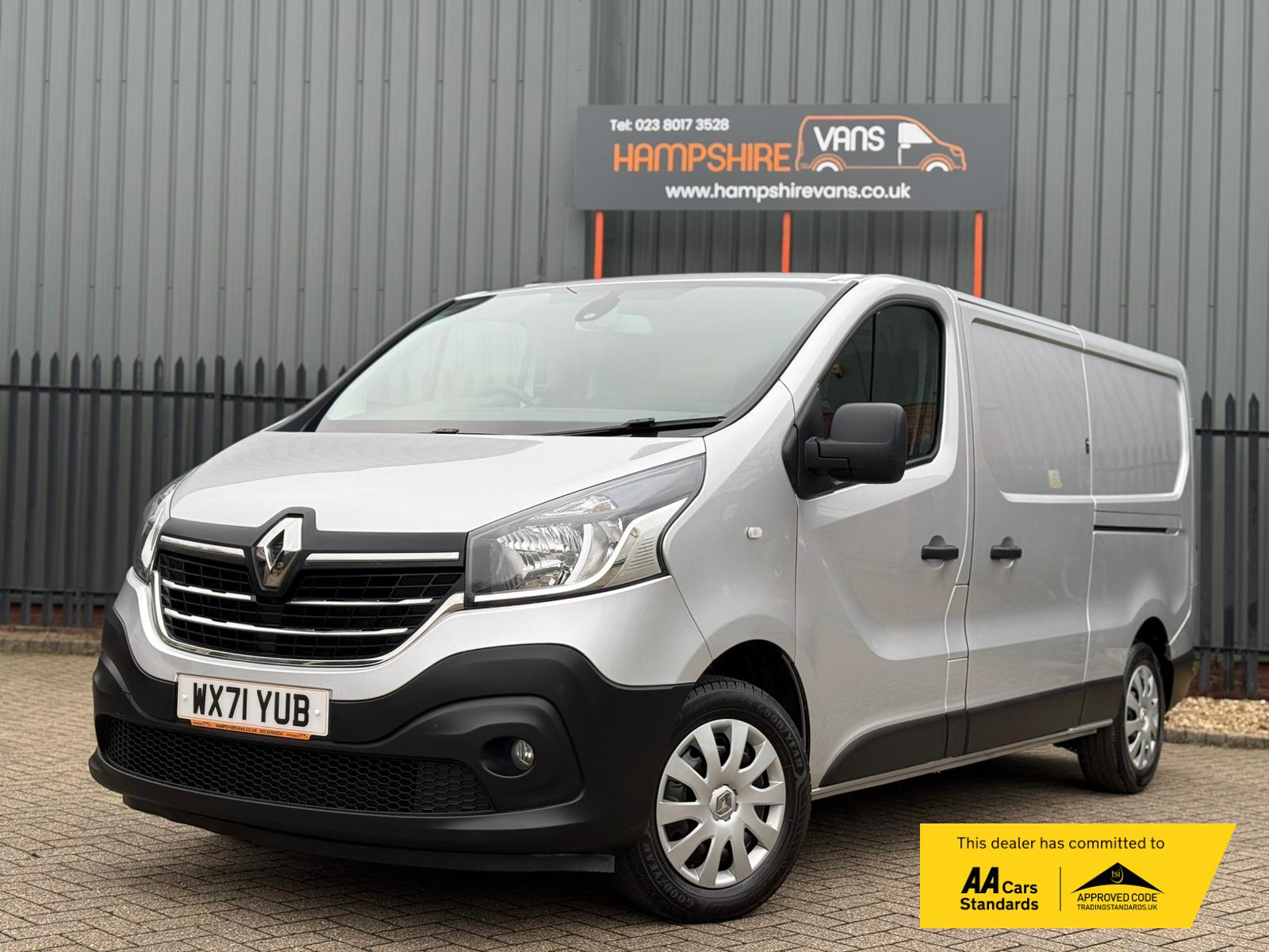 Renault Trafic 2.0 dCi ENERGY 30 Business+ Panel Van 5dr Diesel Manual LWB Standard Roof Euro 6 (s/s) (120 ps)