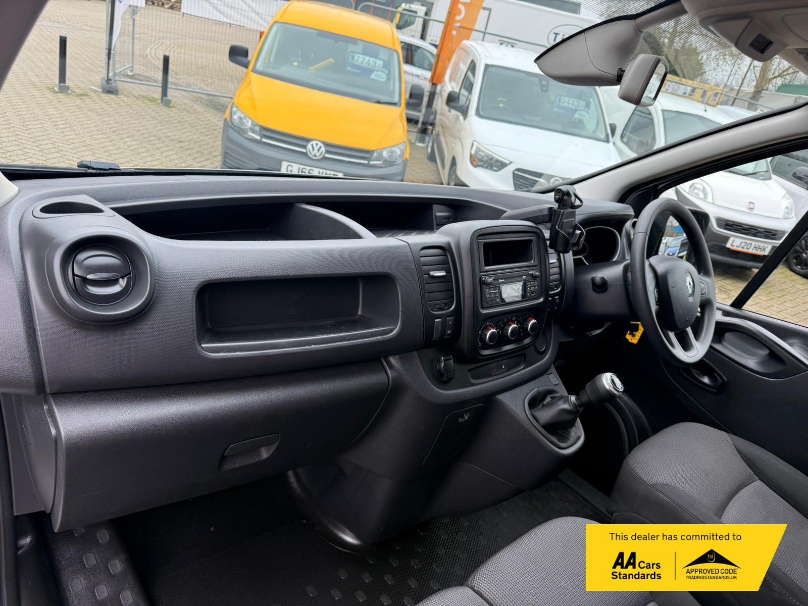 Renault Trafic 2.0 dCi ENERGY 30 Business+ Panel Van 5dr Diesel Manual LWB Standard Roof Euro 6 (s/s) (120 ps)