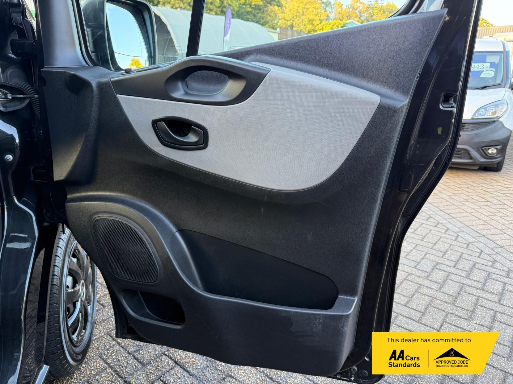 Renault Trafic 1.6 dCi 27 Business+ Panel Van 5dr Diesel Manual SWB Standard Roof Euro 6 (120 ps)