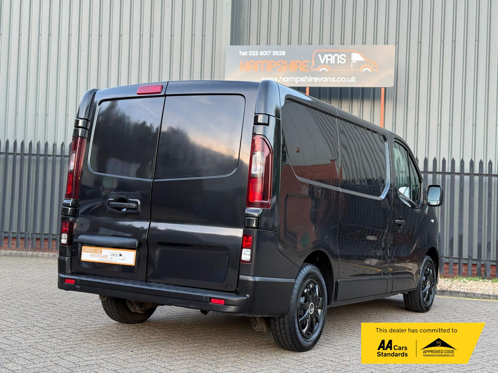Renault Trafic 1.6 dCi 27 Business+ Panel Van 5dr Diesel Manual SWB Standard Roof Euro 6 (120 ps)