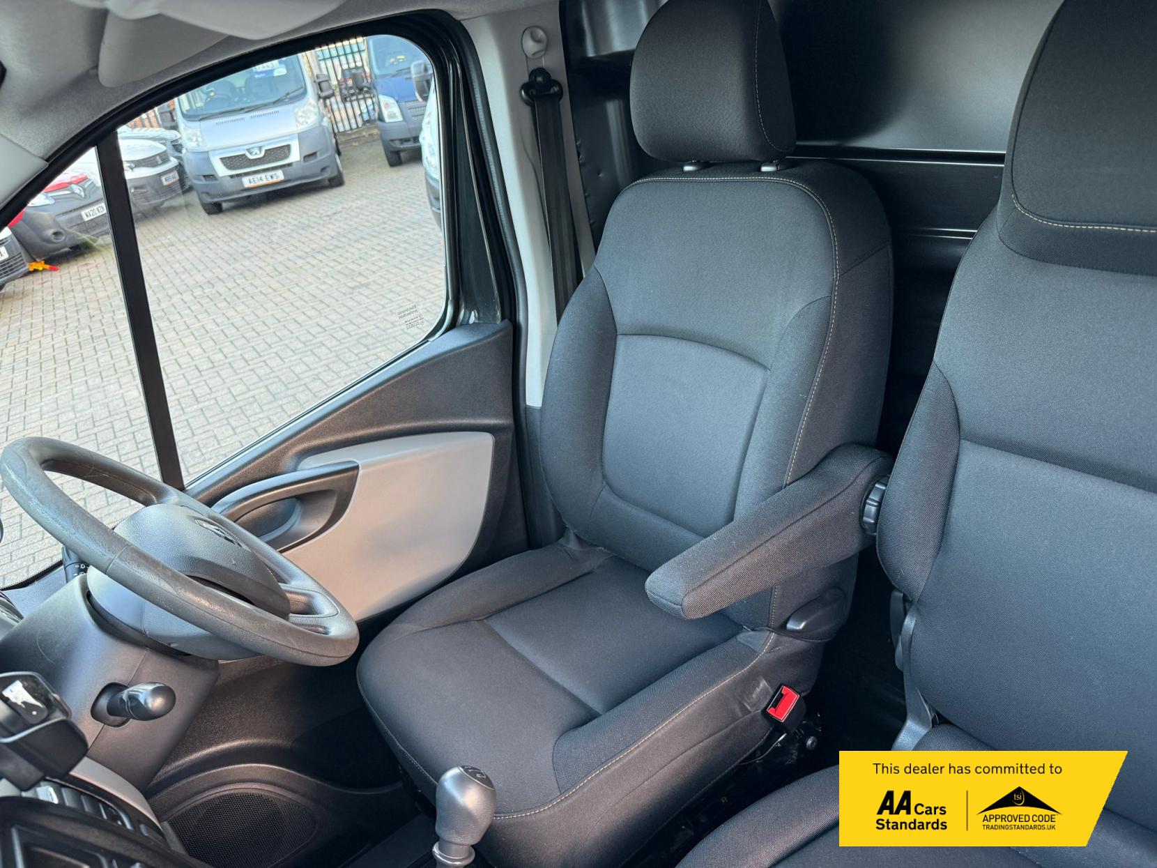 Renault Trafic 1.6 dCi 27 Business+ Panel Van 5dr Diesel Manual SWB Standard Roof Euro 6 (120 ps)