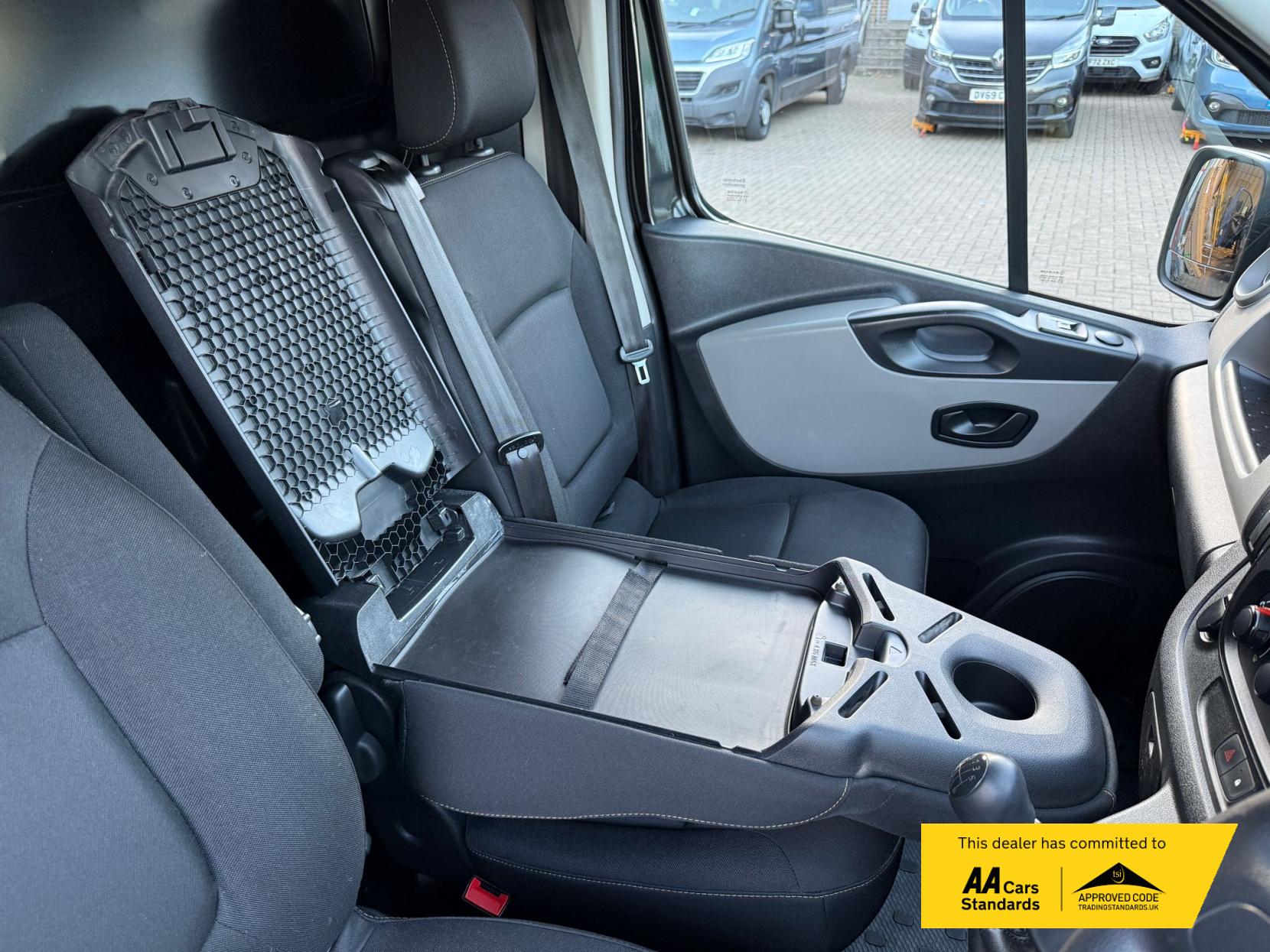 Renault Trafic 1.6 dCi 27 Business+ Panel Van 5dr Diesel Manual SWB Standard Roof Euro 6 (120 ps)