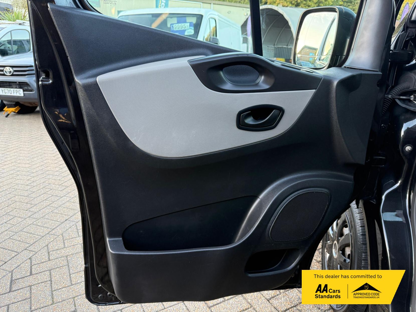 Renault Trafic 1.6 dCi 27 Business+ Panel Van 5dr Diesel Manual SWB Standard Roof Euro 6 (120 ps)