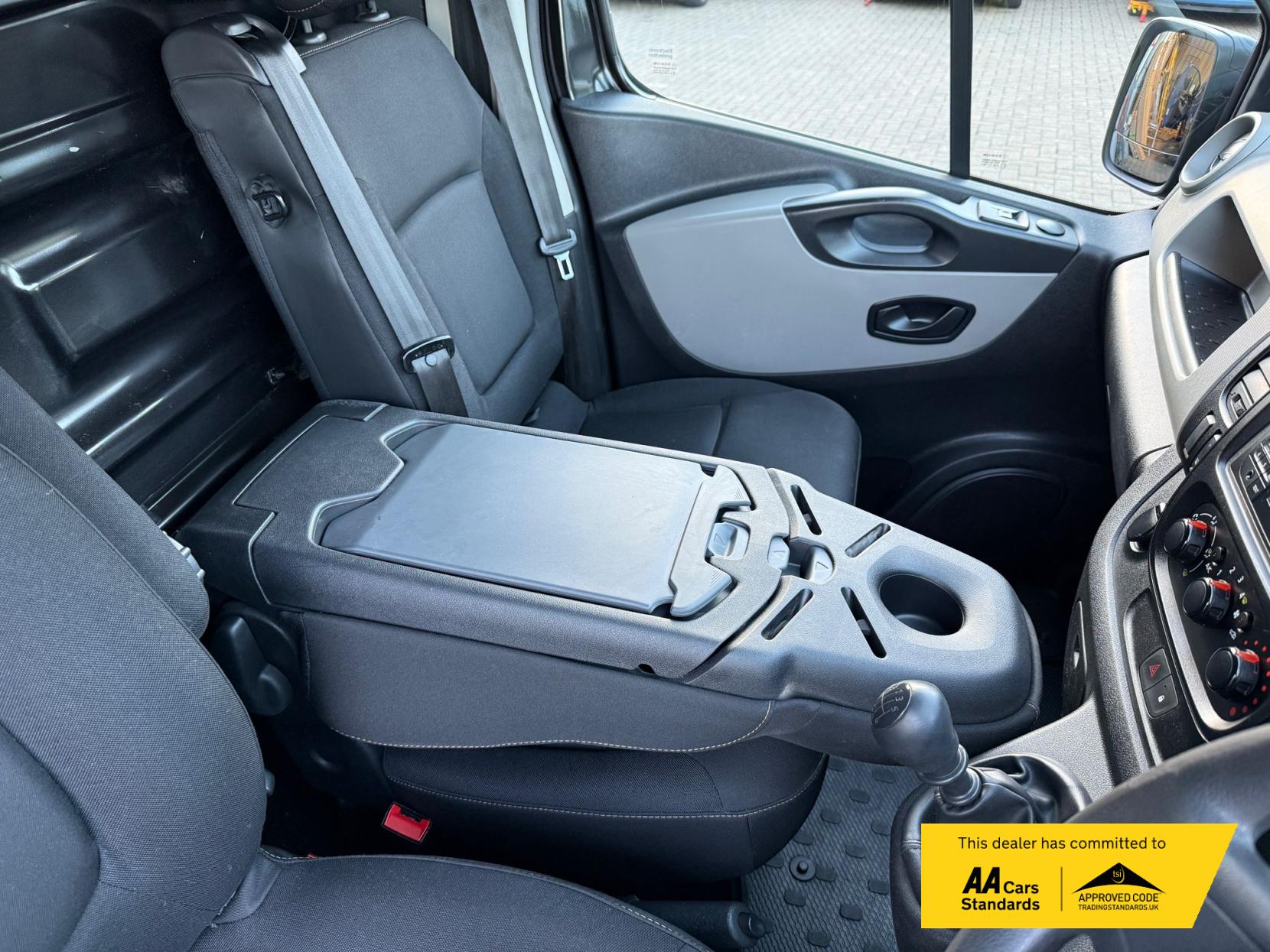 Renault Trafic 1.6 dCi 27 Business+ Panel Van 5dr Diesel Manual SWB Standard Roof Euro 6 (120 ps)