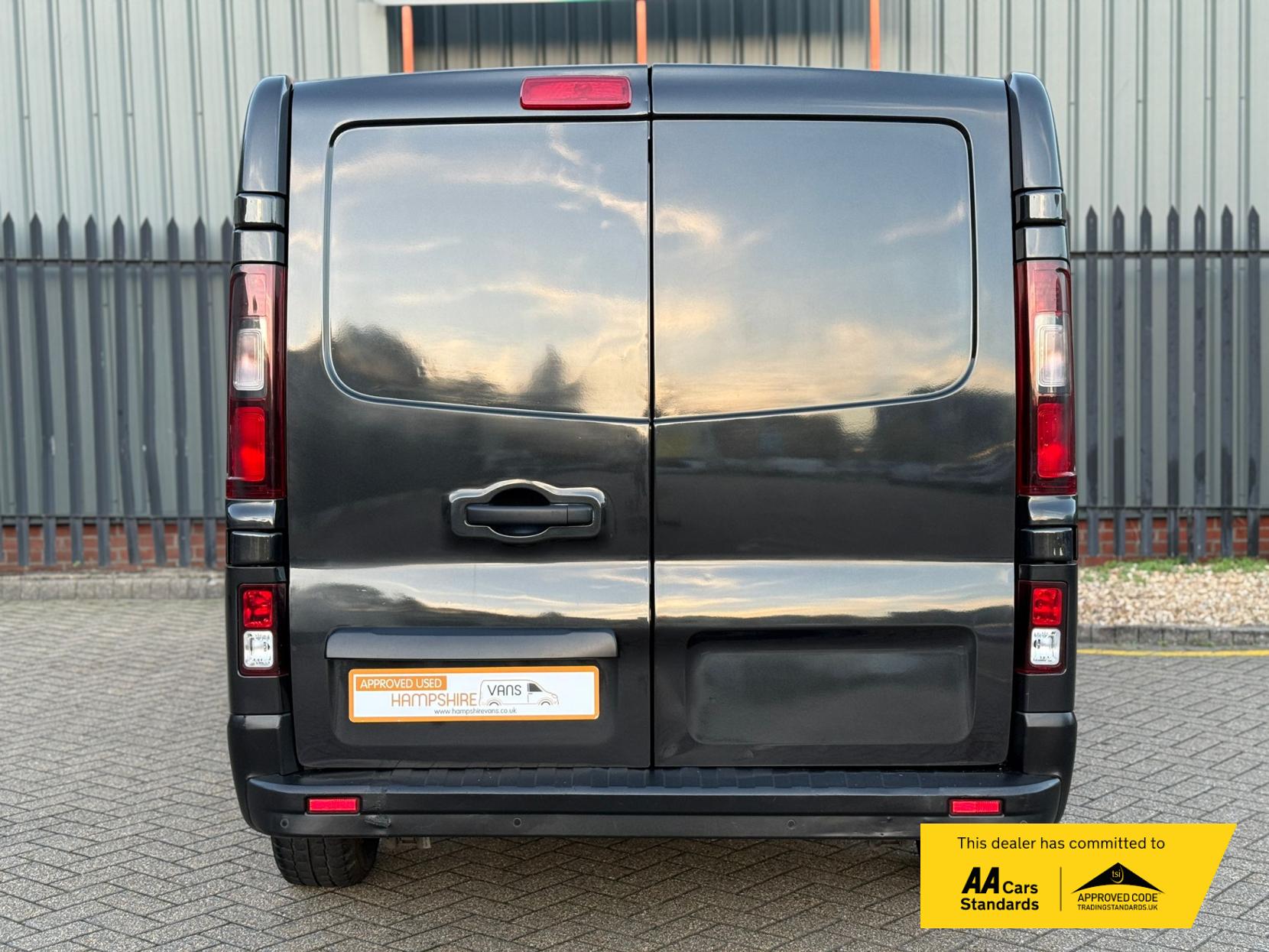 Renault Trafic 1.6 dCi 27 Business+ Panel Van 5dr Diesel Manual SWB Standard Roof Euro 6 (120 ps)