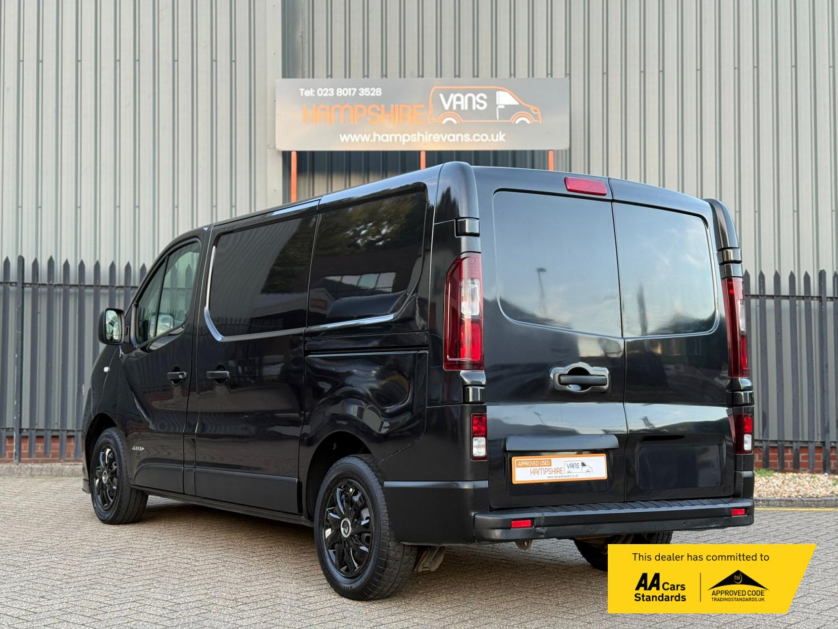 Renault Trafic 1.6 dCi 27 Business+ Panel Van 5dr Diesel Manual SWB Standard Roof Euro 6 (120 ps)