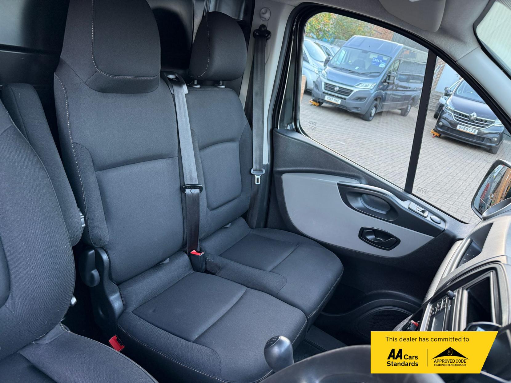 Renault Trafic 1.6 dCi 27 Business+ Panel Van 5dr Diesel Manual SWB Standard Roof Euro 6 (120 ps)