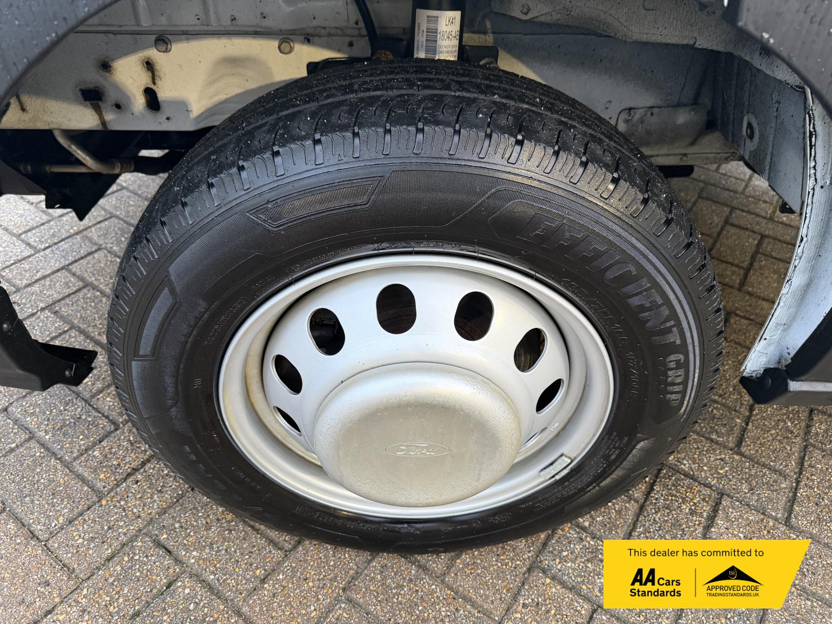 Ford Transit 2.0 350 EcoBlue Leader Tipper 2dr Diesel Manual RWD L2 Euro 6 (s/s) (1-Stop) (170 ps)